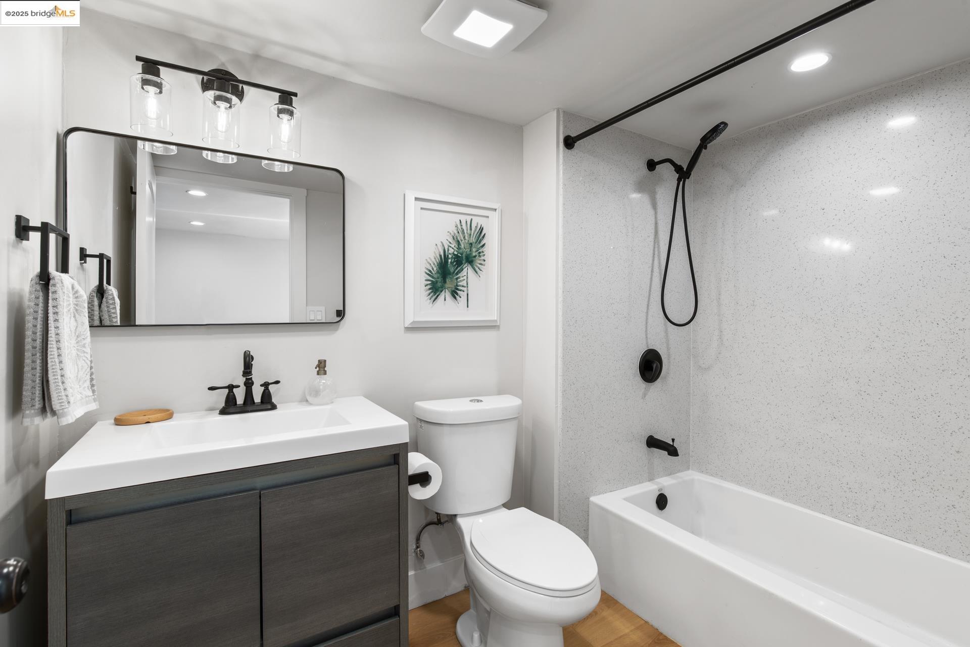 Detail Gallery Image 33 of 56 For 1023 54th St, Oakland,  CA 94608 - 6 Beds | 4 Baths