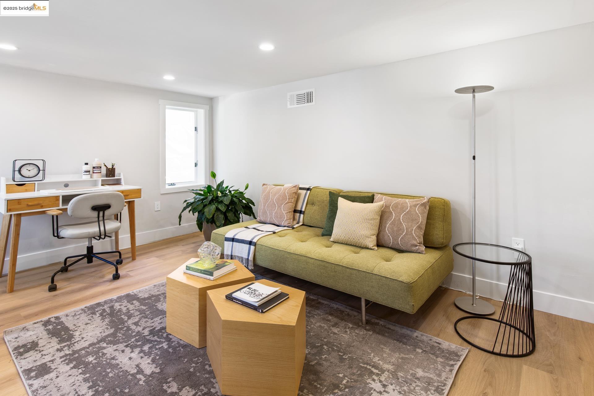 Detail Gallery Image 34 of 56 For 1023 54th St, Oakland,  CA 94608 - 6 Beds | 4 Baths