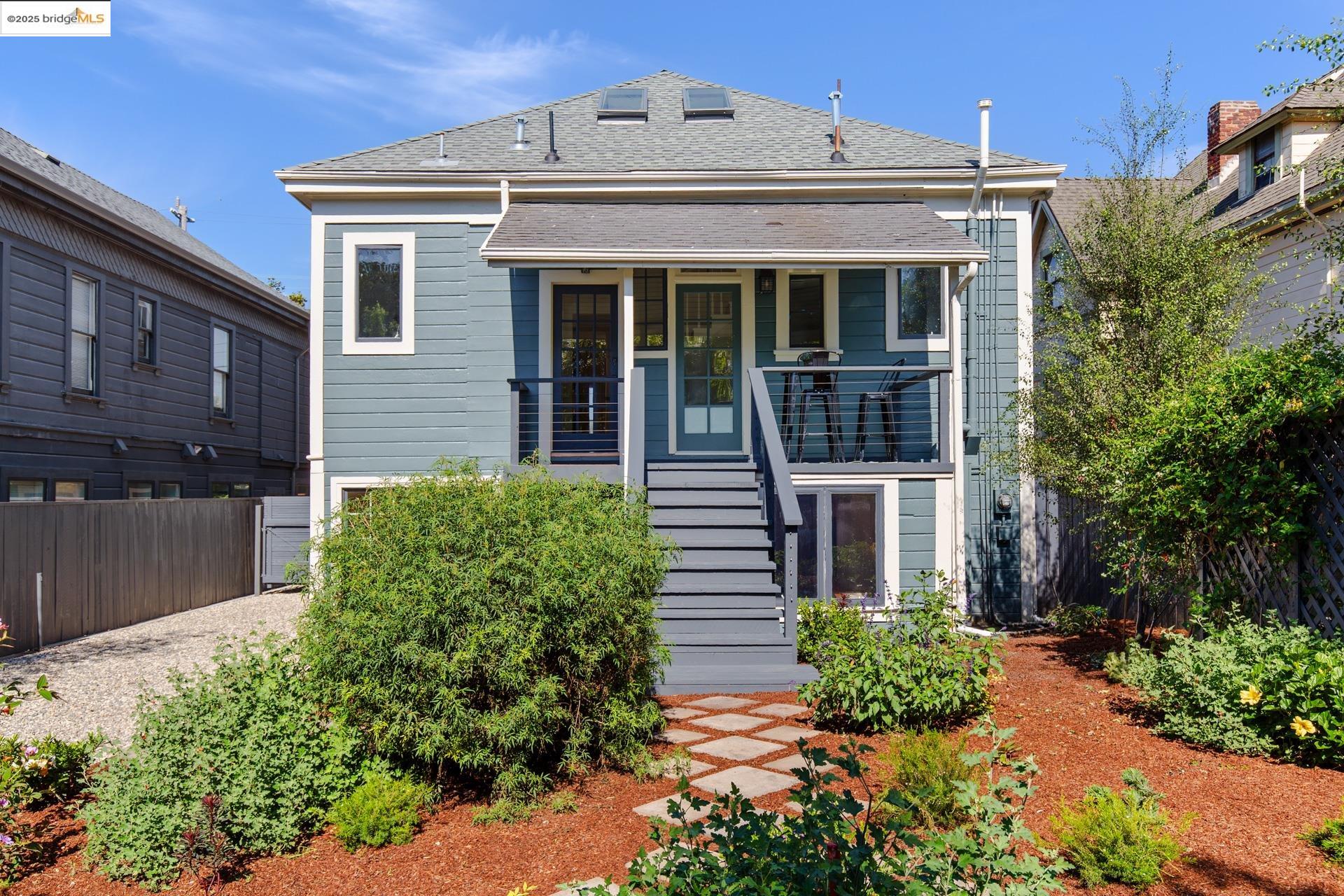 Detail Gallery Image 37 of 56 For 1023 54th St, Oakland,  CA 94608 - 6 Beds | 4 Baths