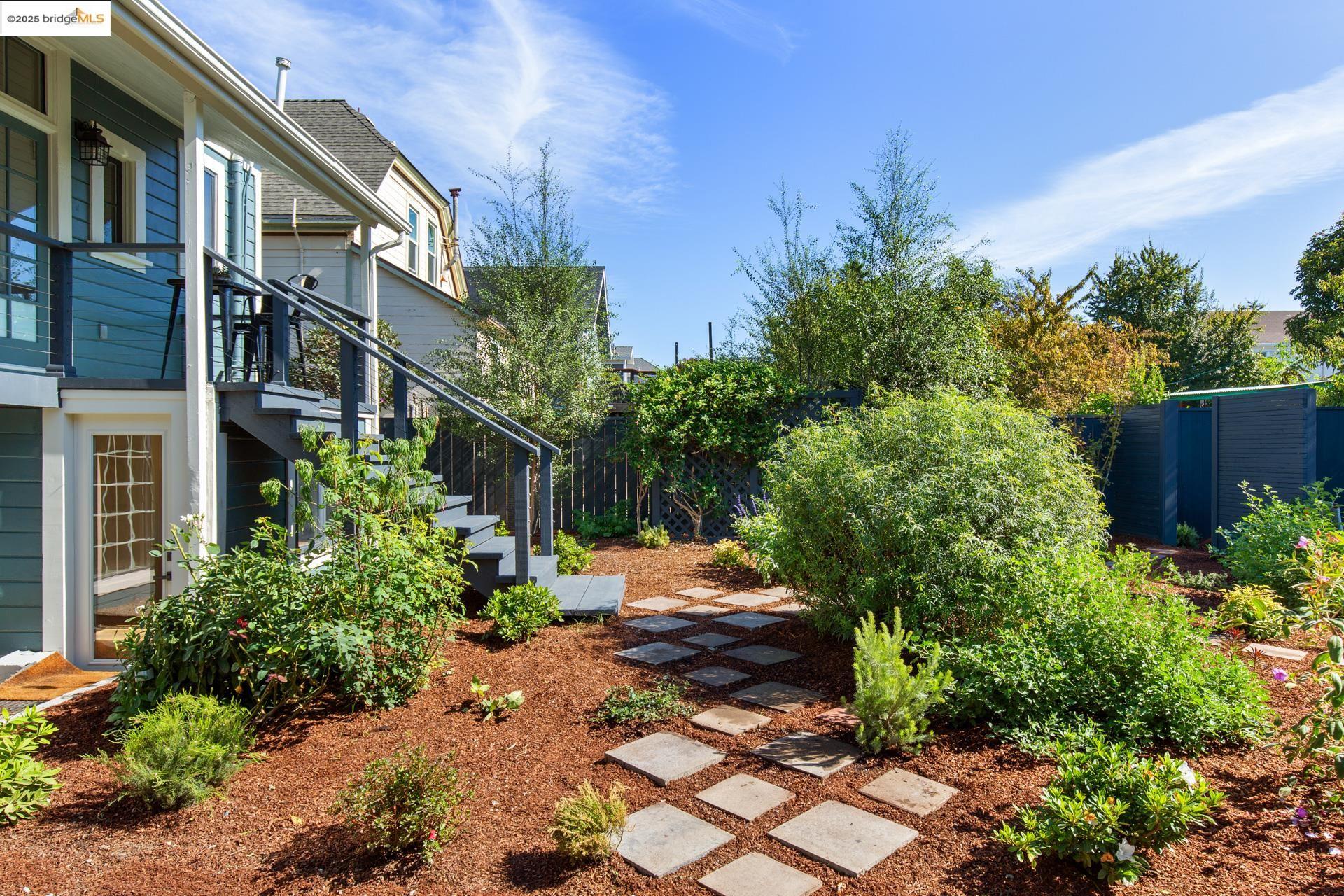 Detail Gallery Image 38 of 56 For 1023 54th St, Oakland,  CA 94608 - 6 Beds | 4 Baths