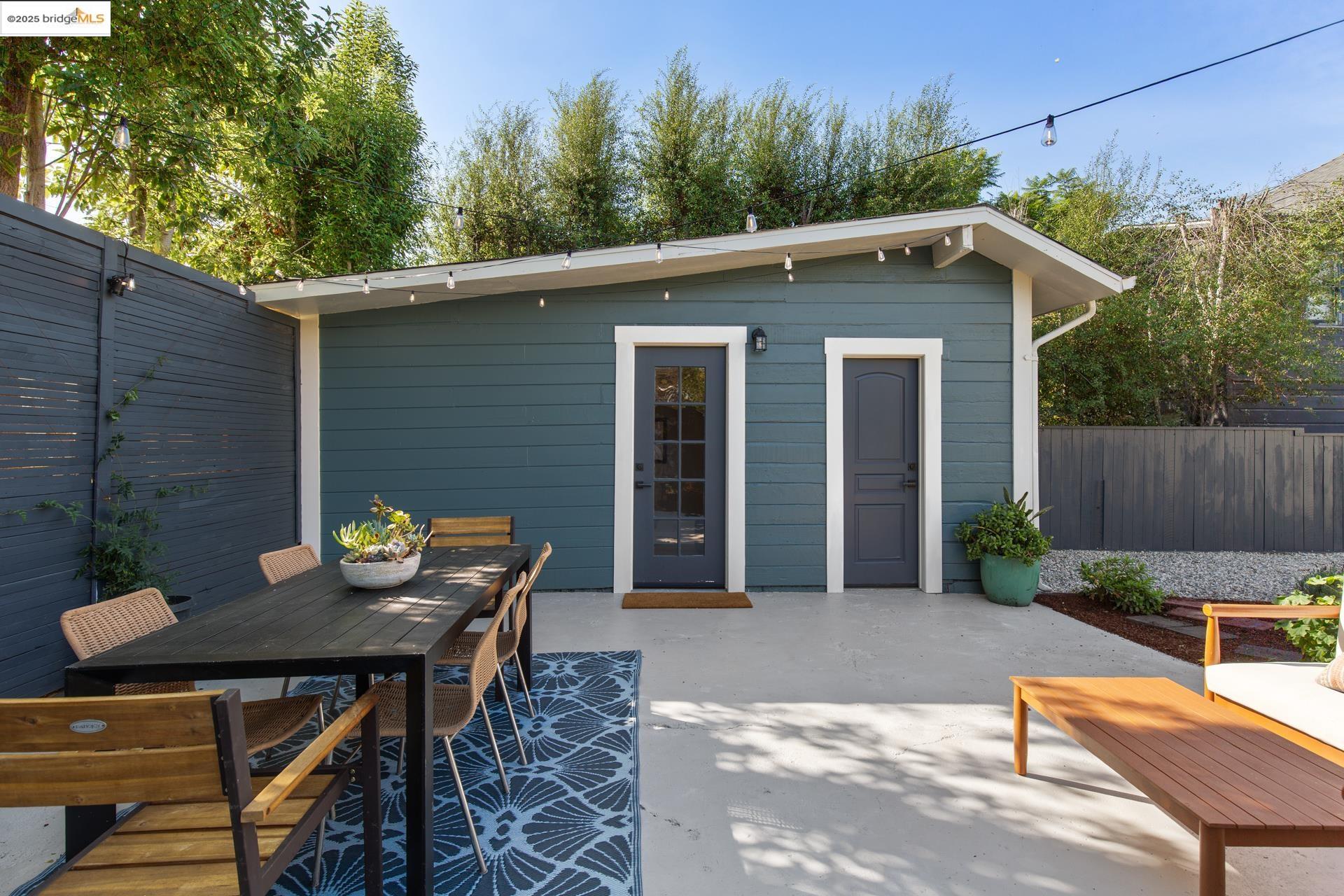 Detail Gallery Image 40 of 56 For 1023 54th St, Oakland,  CA 94608 - 6 Beds | 4 Baths