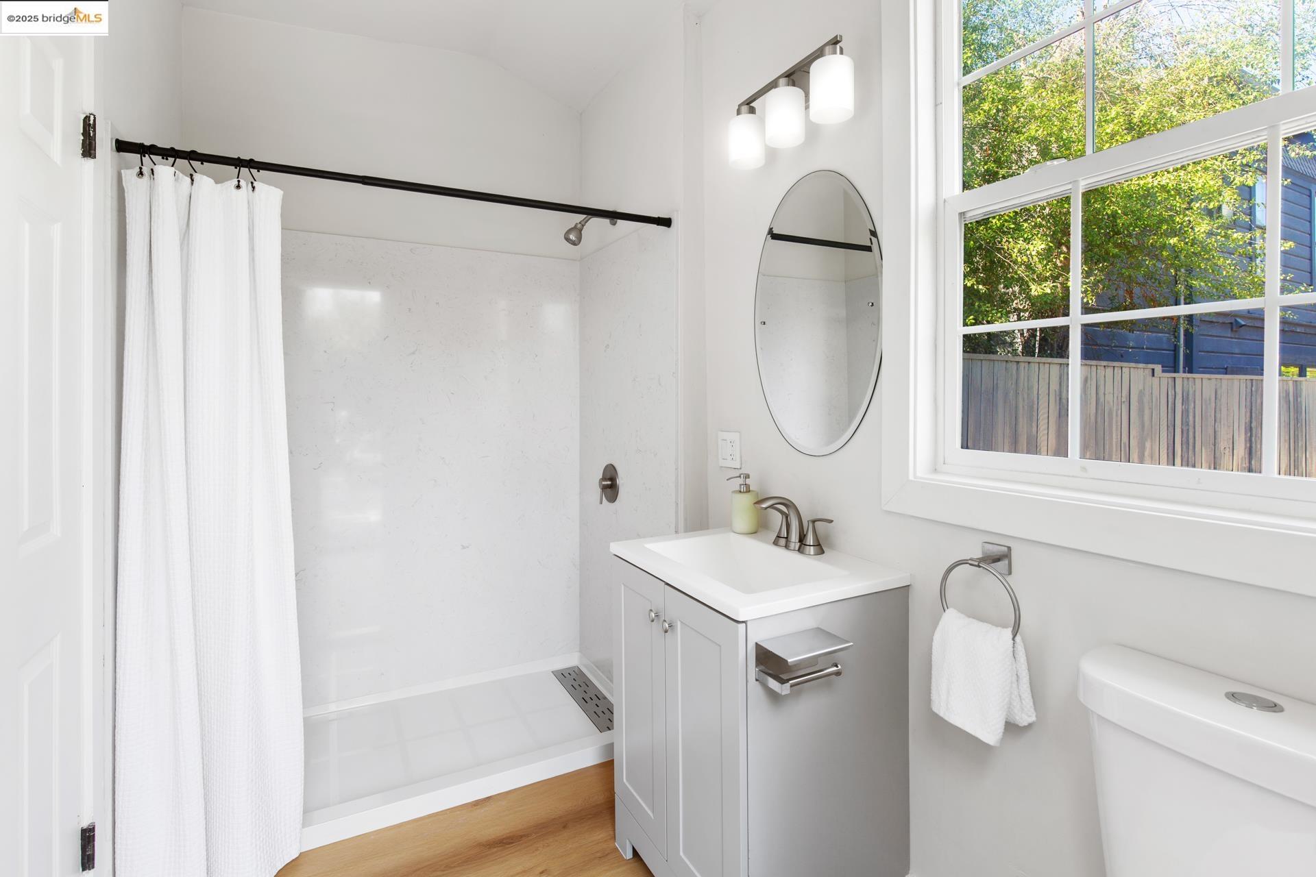 Detail Gallery Image 44 of 56 For 1023 54th St, Oakland,  CA 94608 - 6 Beds | 4 Baths