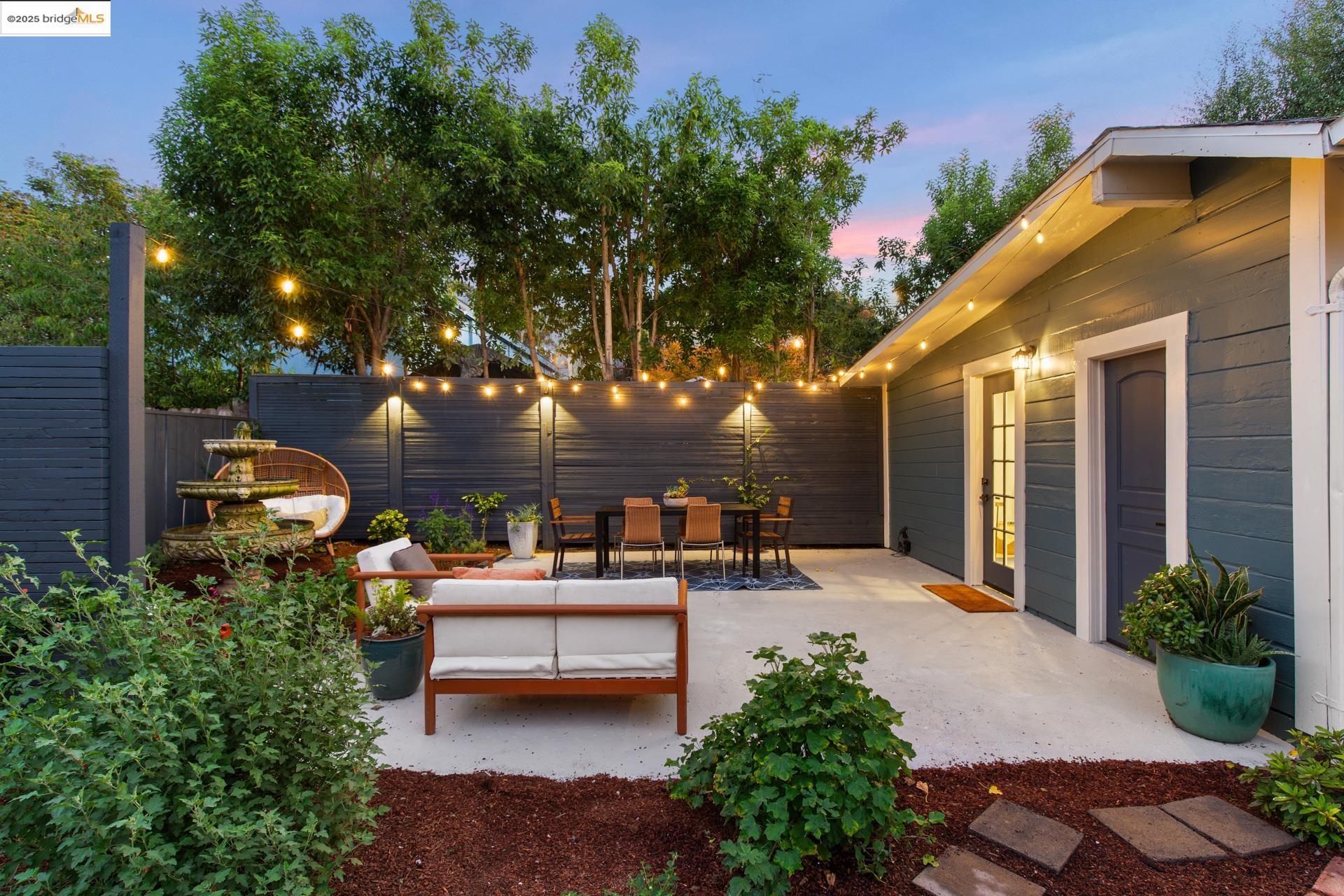 Detail Gallery Image 47 of 56 For 1023 54th St, Oakland,  CA 94608 - 6 Beds | 4 Baths