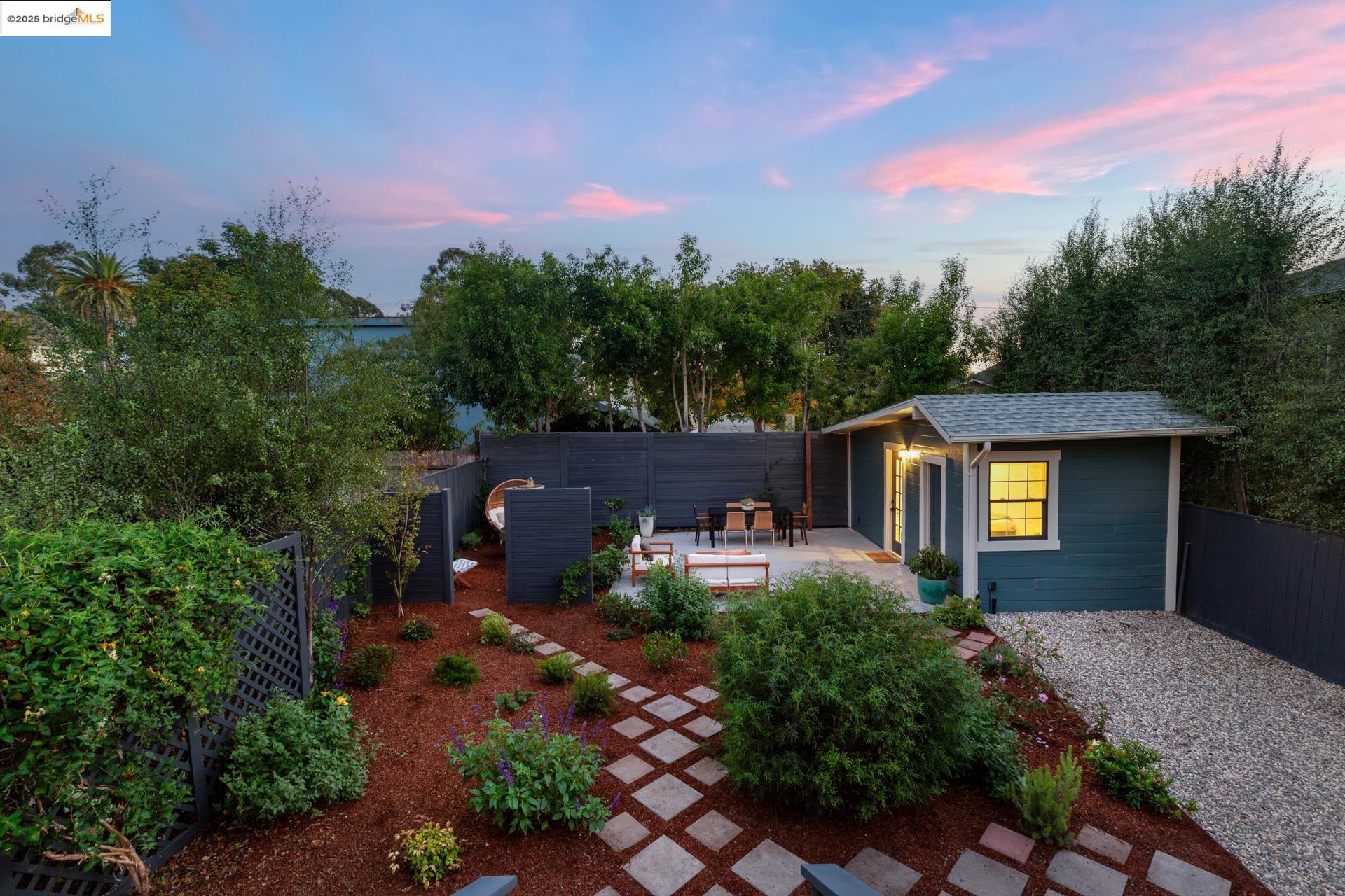 Detail Gallery Image 48 of 56 For 1023 54th St, Oakland,  CA 94608 - 6 Beds | 4 Baths