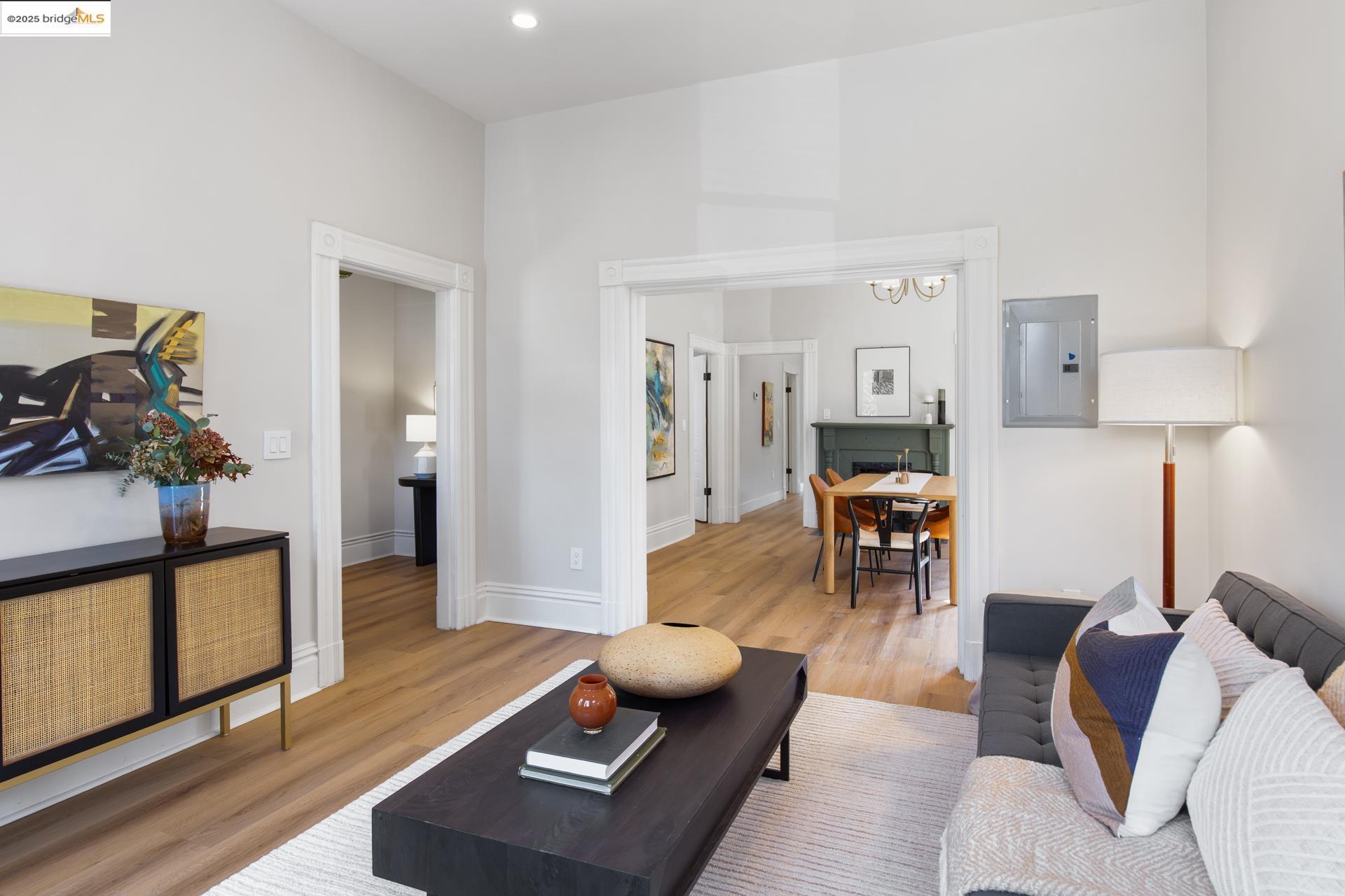 Detail Gallery Image 10 of 56 For 1023 54th St, Oakland,  CA 94608 - 6 Beds | 4 Baths