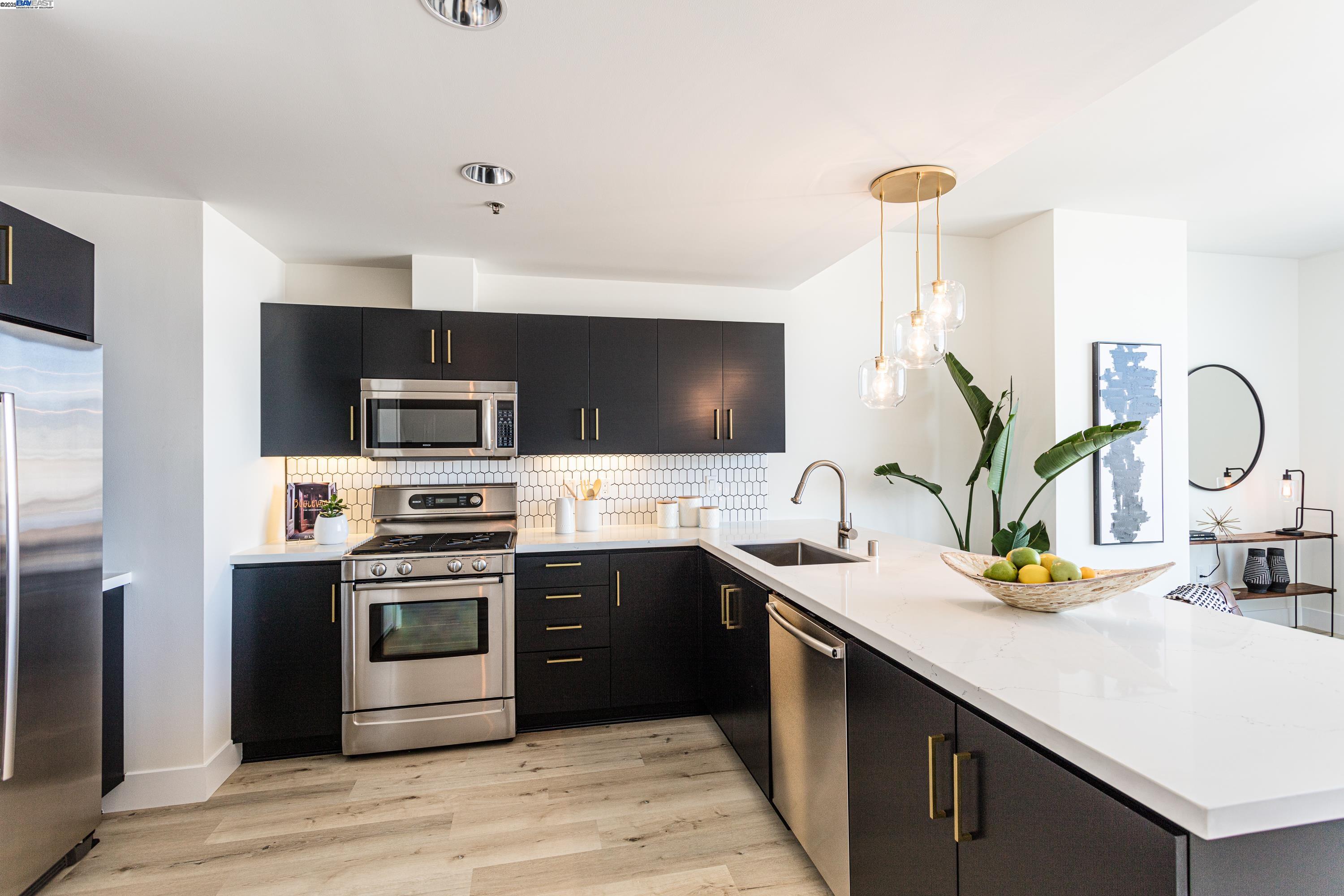 Detail Gallery Image 2 of 34 For 222 Broadway #712,  Oakland,  CA 94607 - 1 Beds | 1 Baths