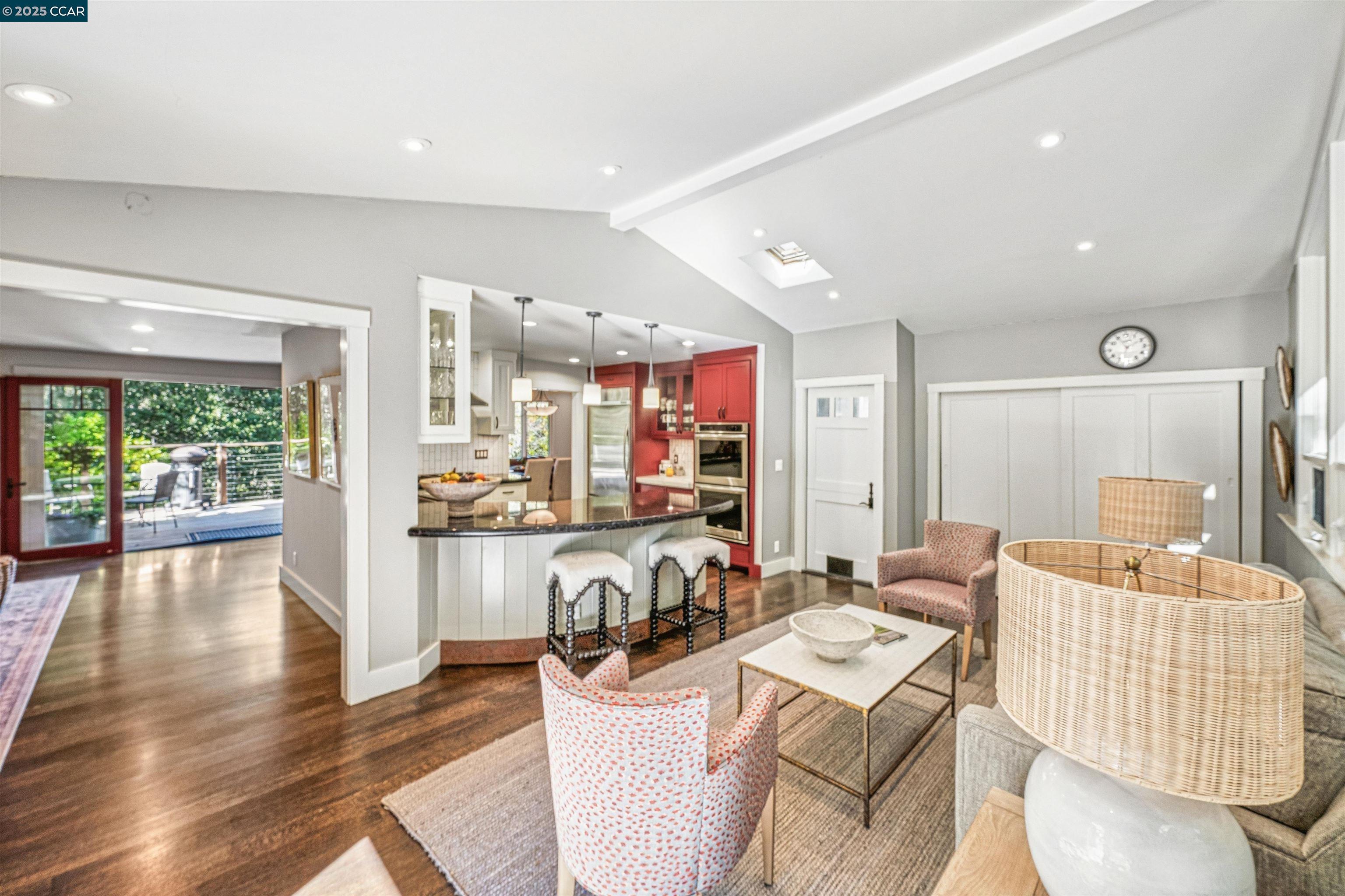 Detail Gallery Image 11 of 39 For 1126 N. Thompson Road, Lafayette,  CA 94549 - 5 Beds | 3 Baths