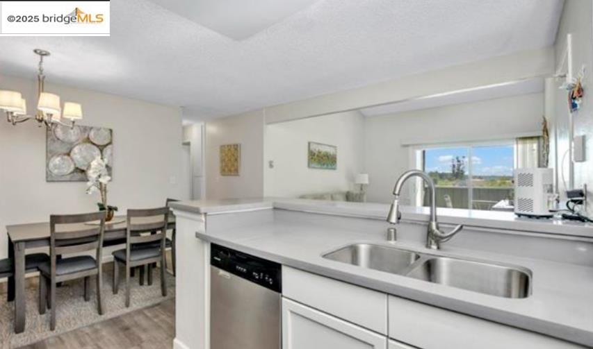 Detail Gallery Image 9 of 28 For 1333 N Camino Alto #249,  Vallejo,  CA 94589 - 3 Beds | 2 Baths