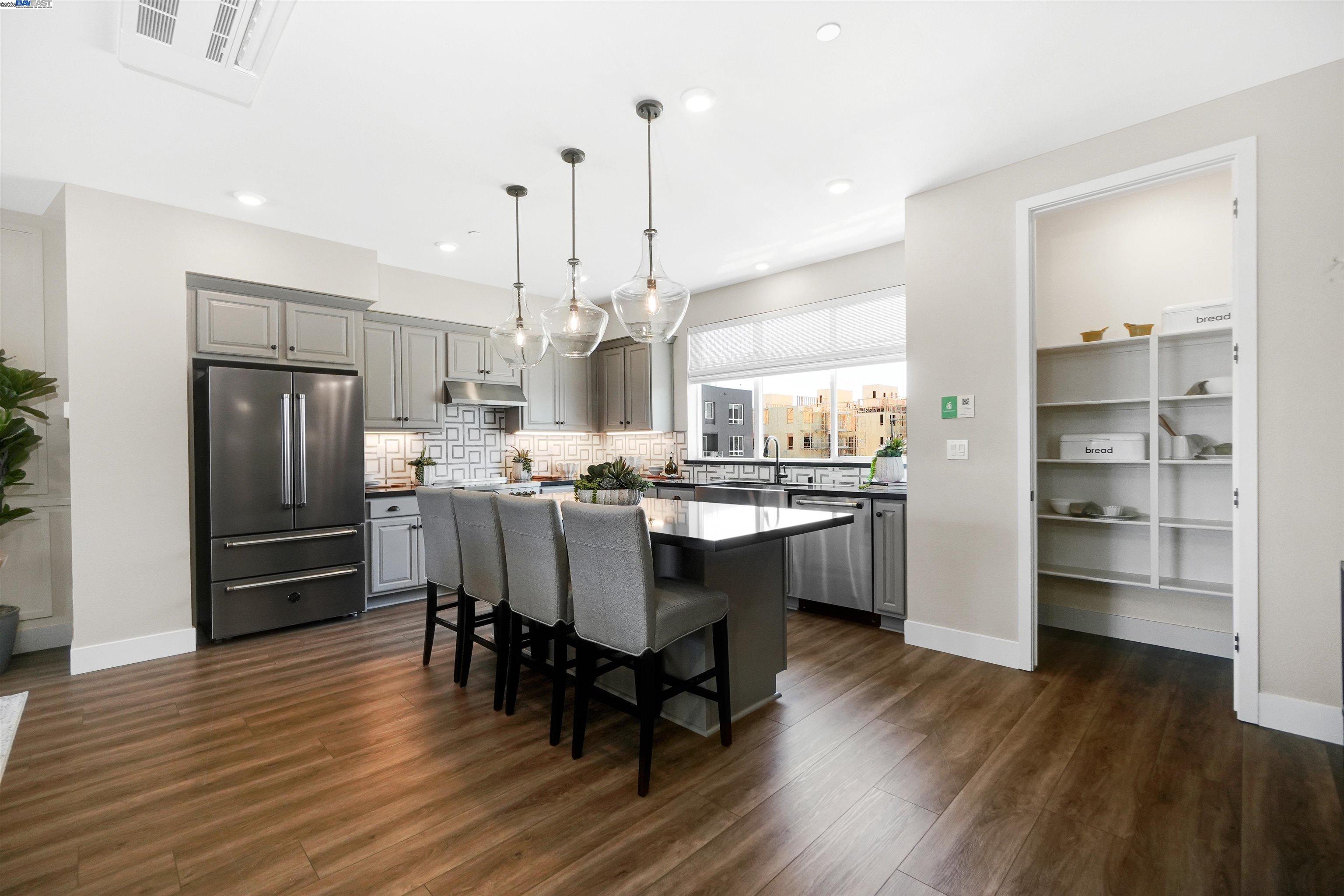 Detail Gallery Image 23 of 60 For 2256 Stanford Street, Alameda,  CA 94501 - 3 Beds | 3/1 Baths