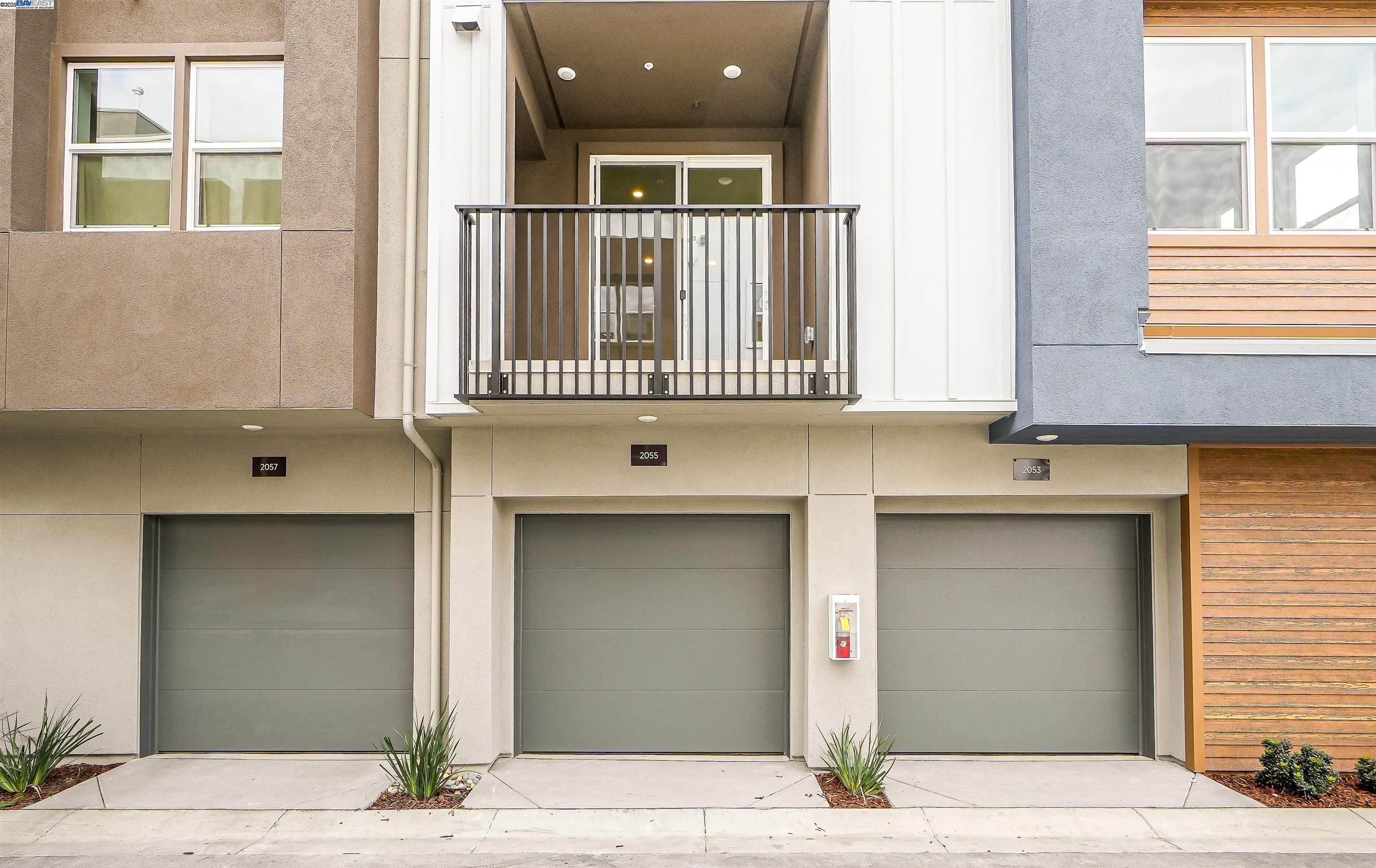 Detail Gallery Image 14 of 52 For 2055 Clement Avenue, Alameda,  CA 94501 - 2 Beds | 2/1 Baths