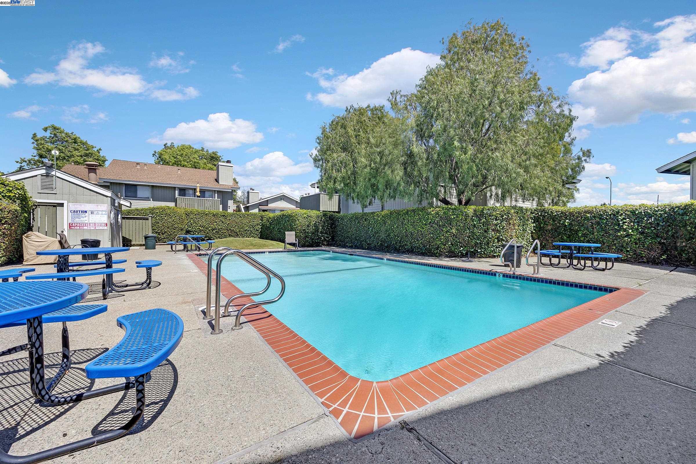 Detail Gallery Image 26 of 35 For 394 Caliente Dr, San Leandro,  CA 94578 - 2 Beds | 2 Baths