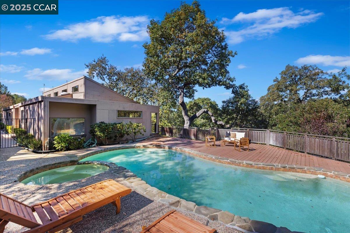 Detail Gallery Image 15 of 17 For 4 Wanda Ln, Orinda,  CA 94563 - 4 Beds | 2/1 Baths