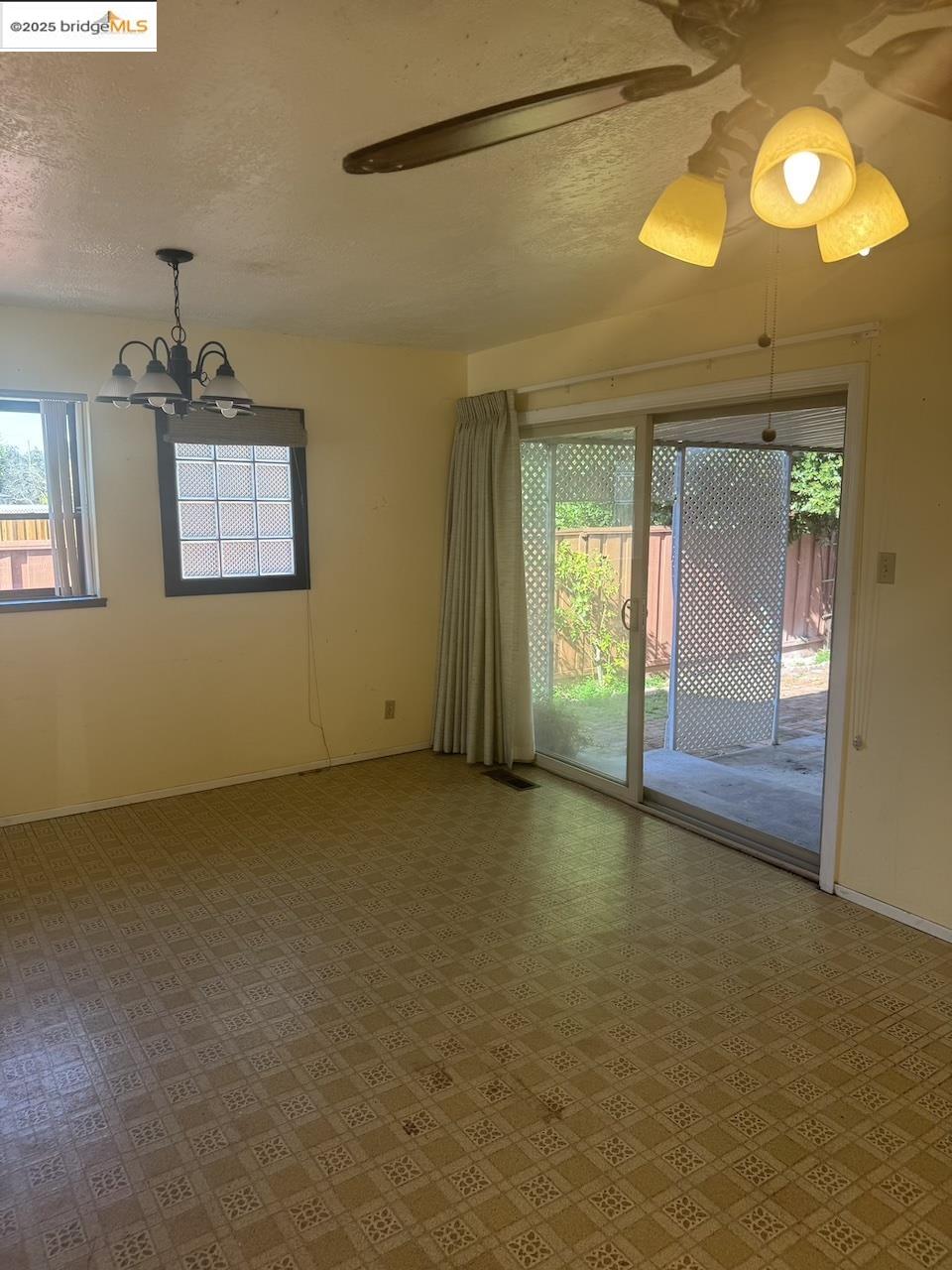 Detail Gallery Image 16 of 45 For 3115 Marvelle Ln, Concord,  CA 94518 - 4 Beds | 2 Baths