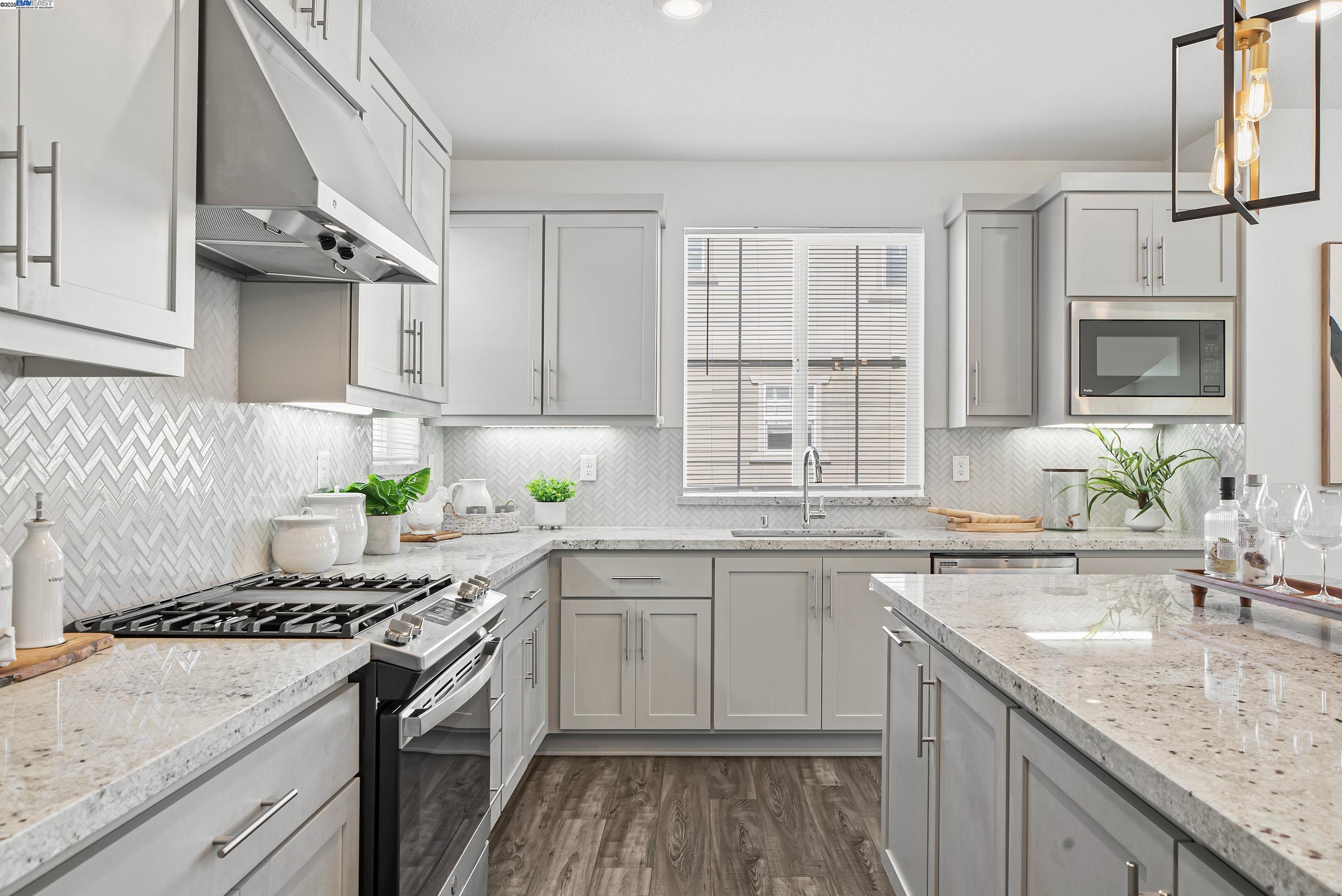 Detail Gallery Image 11 of 56 For 37606 Sand Drift Rd, Newark,  CA 94560 - 3 Beds | 3/1 Baths