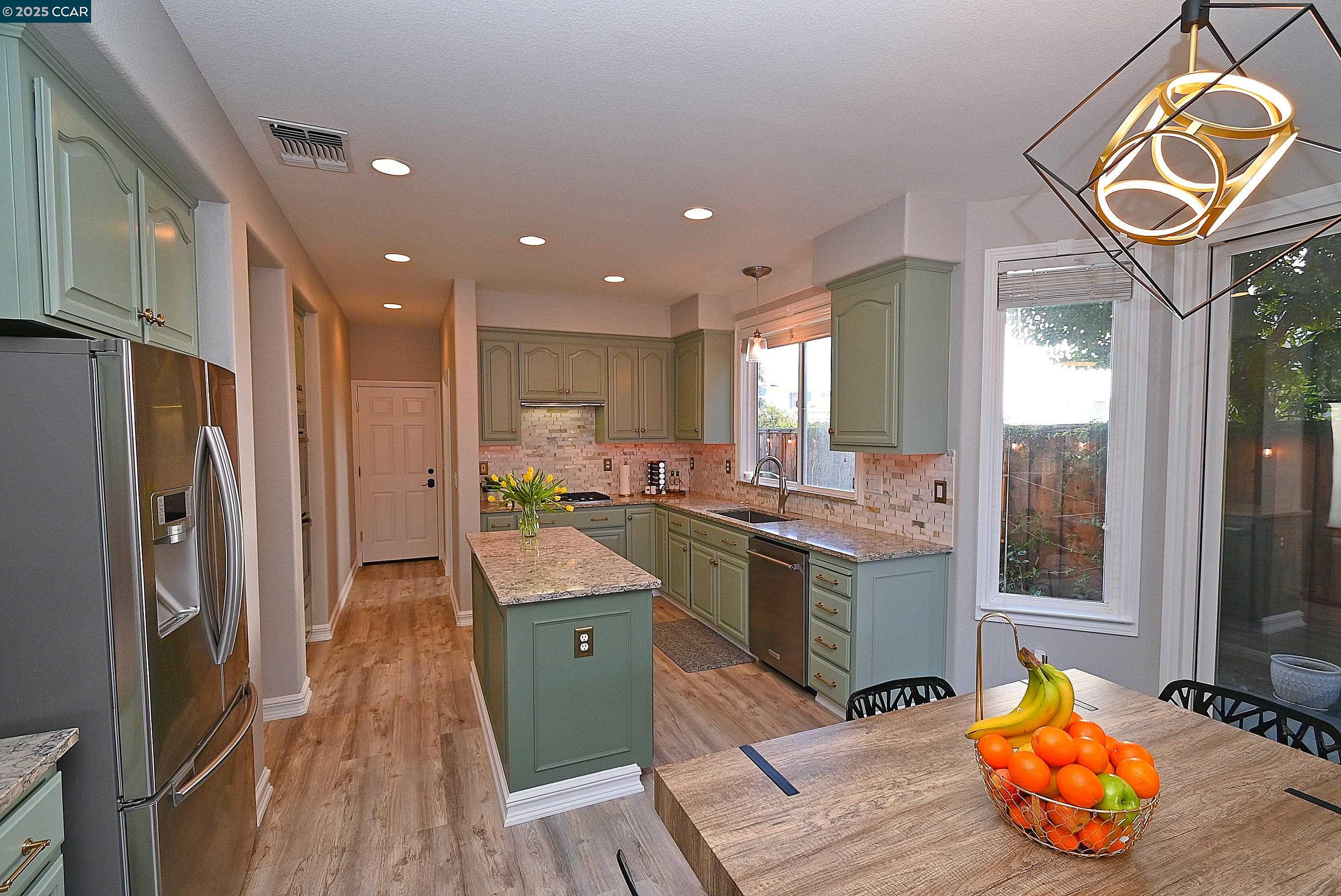 Detail Gallery Image 15 of 55 For 829 Deer Spring Cir, Concord,  CA 94521 - 5 Beds | 2/1 Baths