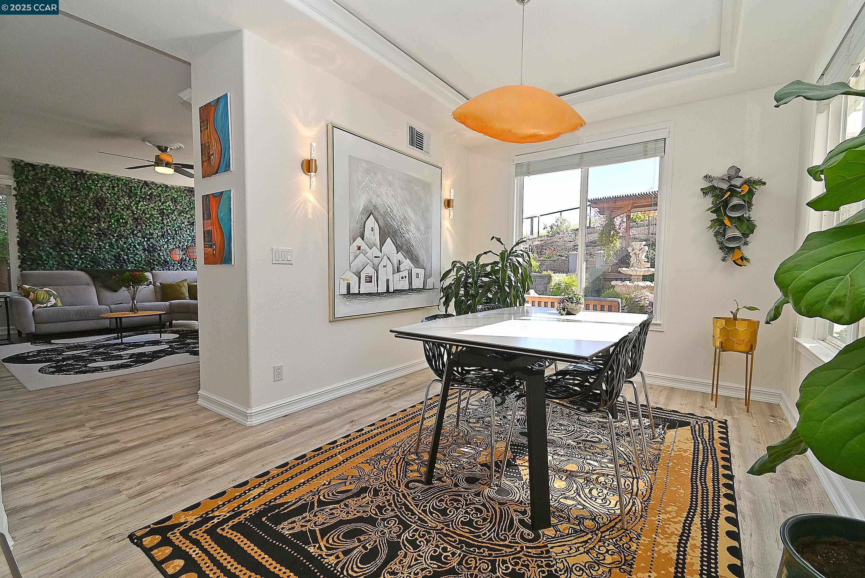 Detail Gallery Image 6 of 55 For 829 Deer Spring Cir, Concord,  CA 94521 - 5 Beds | 2/1 Baths