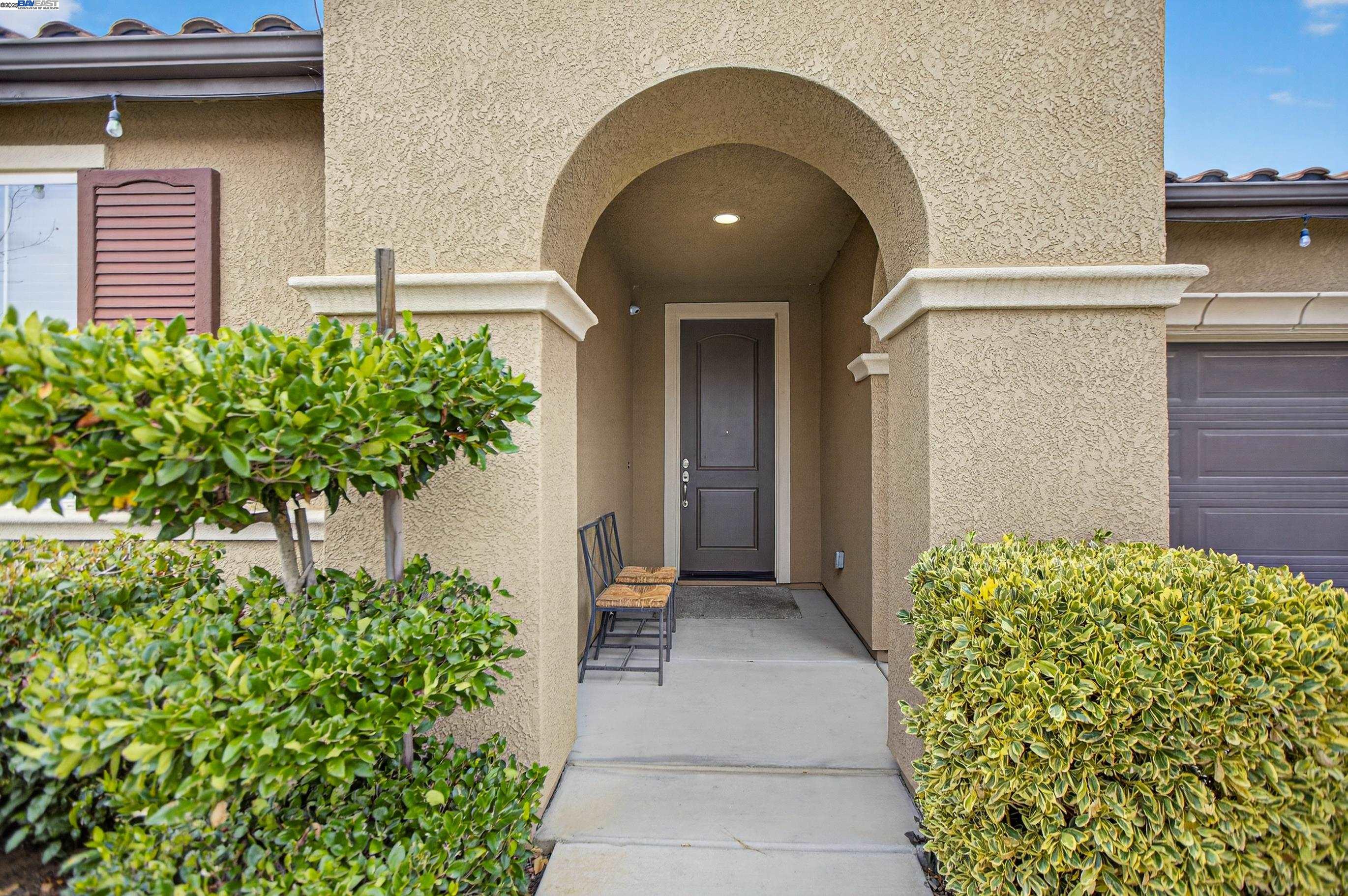 Detail Gallery Image 2 of 27 For 10092 Avocado Way, Elk Grove,  CA 95757 - 3 Beds | 2 Baths