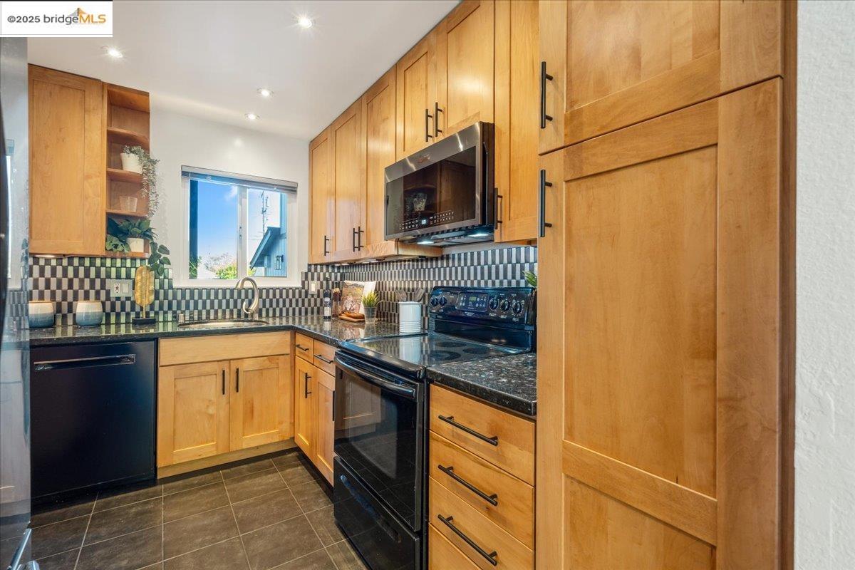 Detail Gallery Image 26 of 60 For 15001 Norton St, San Leandro,  CA 94579 - 3 Beds | 2/1 Baths