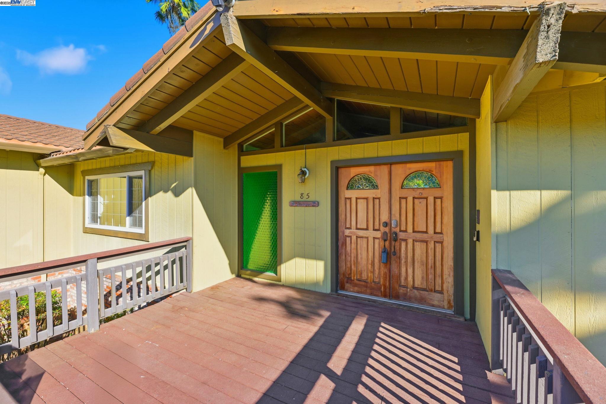 Detail Gallery Image 2 of 46 For 85 Sequoyah View, Oakland,  CA 94605 - 4 Beds | 3 Baths