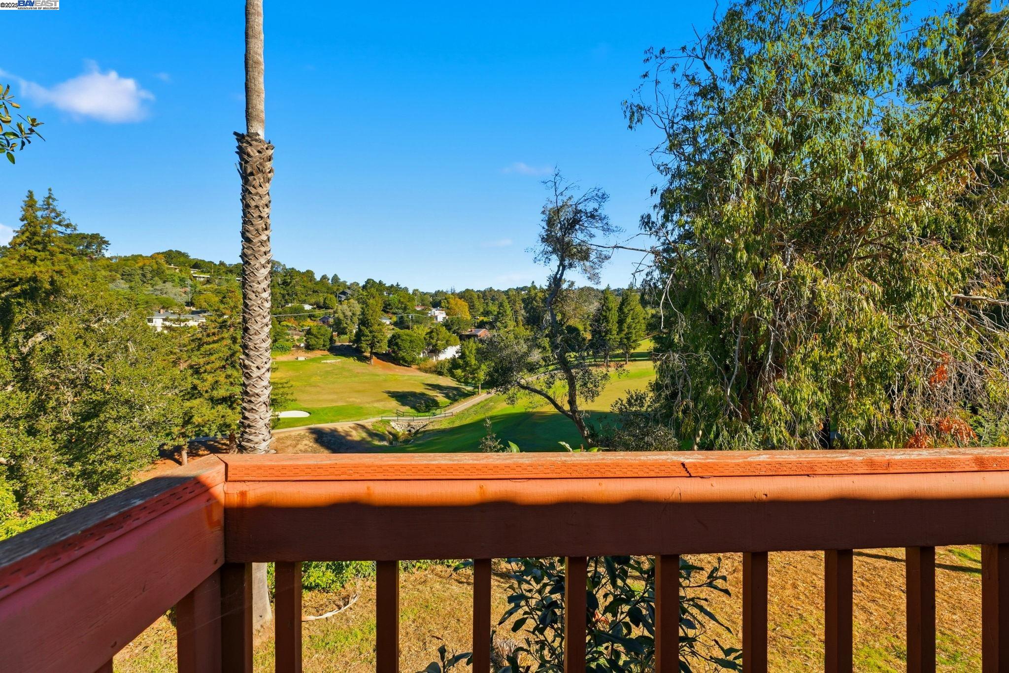 Detail Gallery Image 13 of 46 For 85 Sequoyah View, Oakland,  CA 94605 - 4 Beds | 3 Baths