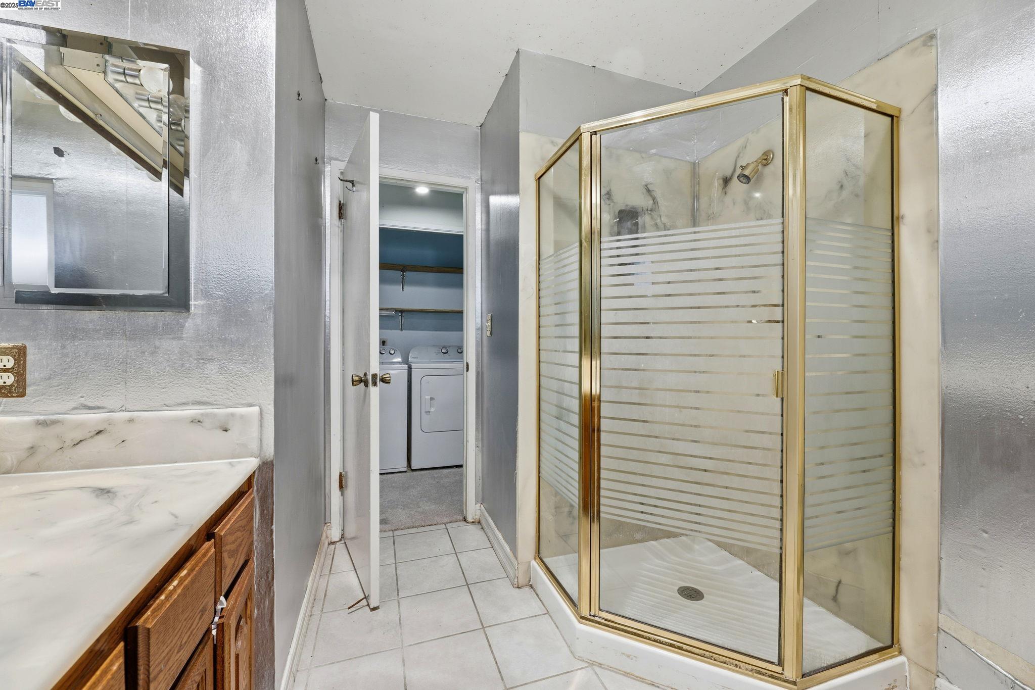 Detail Gallery Image 15 of 46 For 85 Sequoyah View, Oakland,  CA 94605 - 4 Beds | 3 Baths