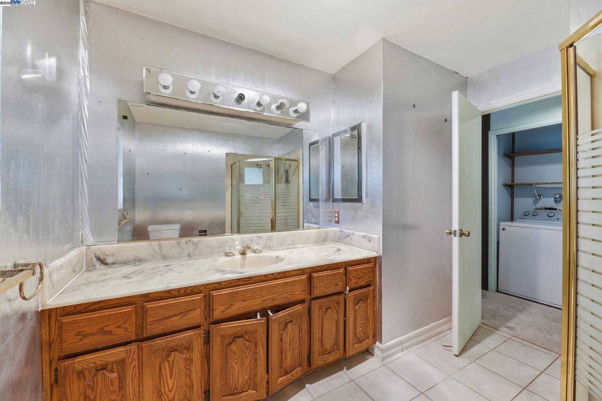 Detail Gallery Image 16 of 46 For 85 Sequoyah View, Oakland,  CA 94605 - 4 Beds | 3 Baths