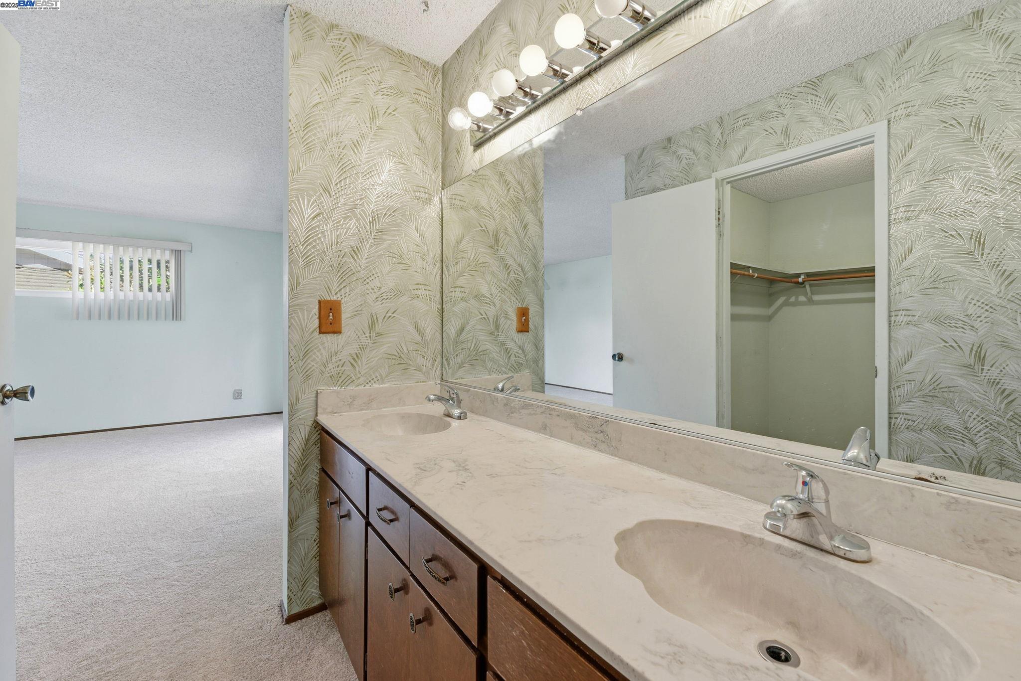 Detail Gallery Image 17 of 46 For 85 Sequoyah View, Oakland,  CA 94605 - 4 Beds | 3 Baths