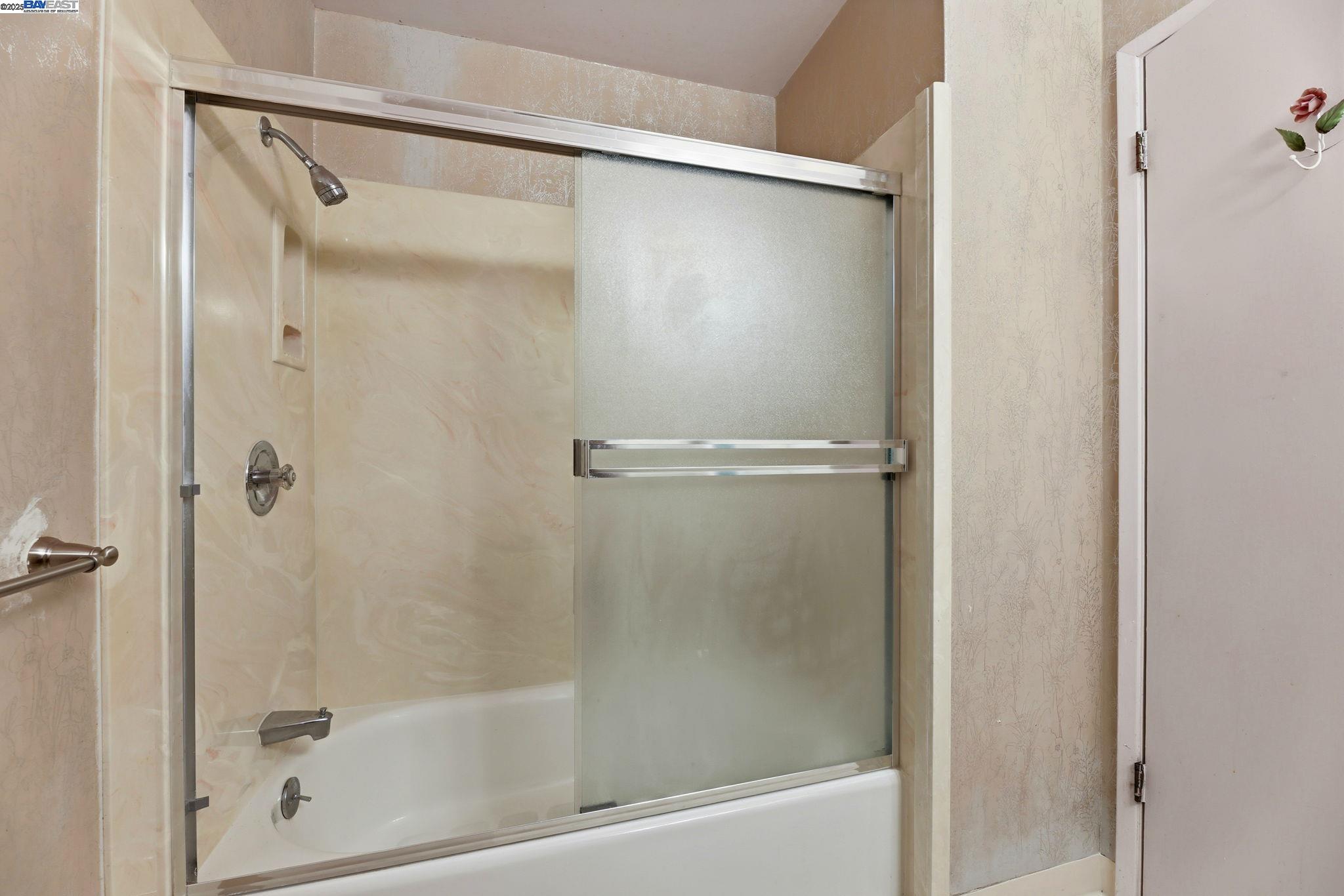 Detail Gallery Image 20 of 46 For 85 Sequoyah View, Oakland,  CA 94605 - 4 Beds | 3 Baths