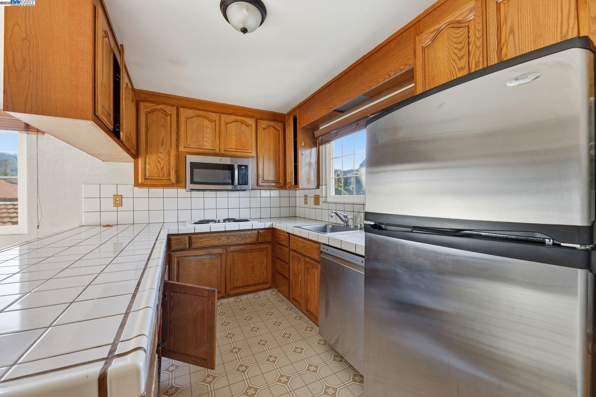 Detail Gallery Image 33 of 46 For 85 Sequoyah View, Oakland,  CA 94605 - 4 Beds | 3 Baths