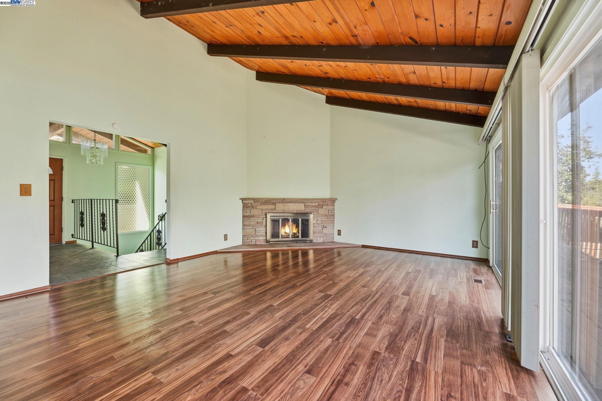 Detail Gallery Image 5 of 46 For 85 Sequoyah View, Oakland,  CA 94605 - 4 Beds | 3 Baths