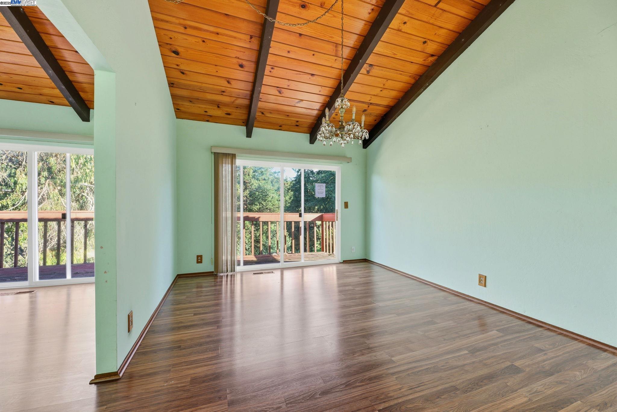 Detail Gallery Image 7 of 46 For 85 Sequoyah View, Oakland,  CA 94605 - 4 Beds | 3 Baths