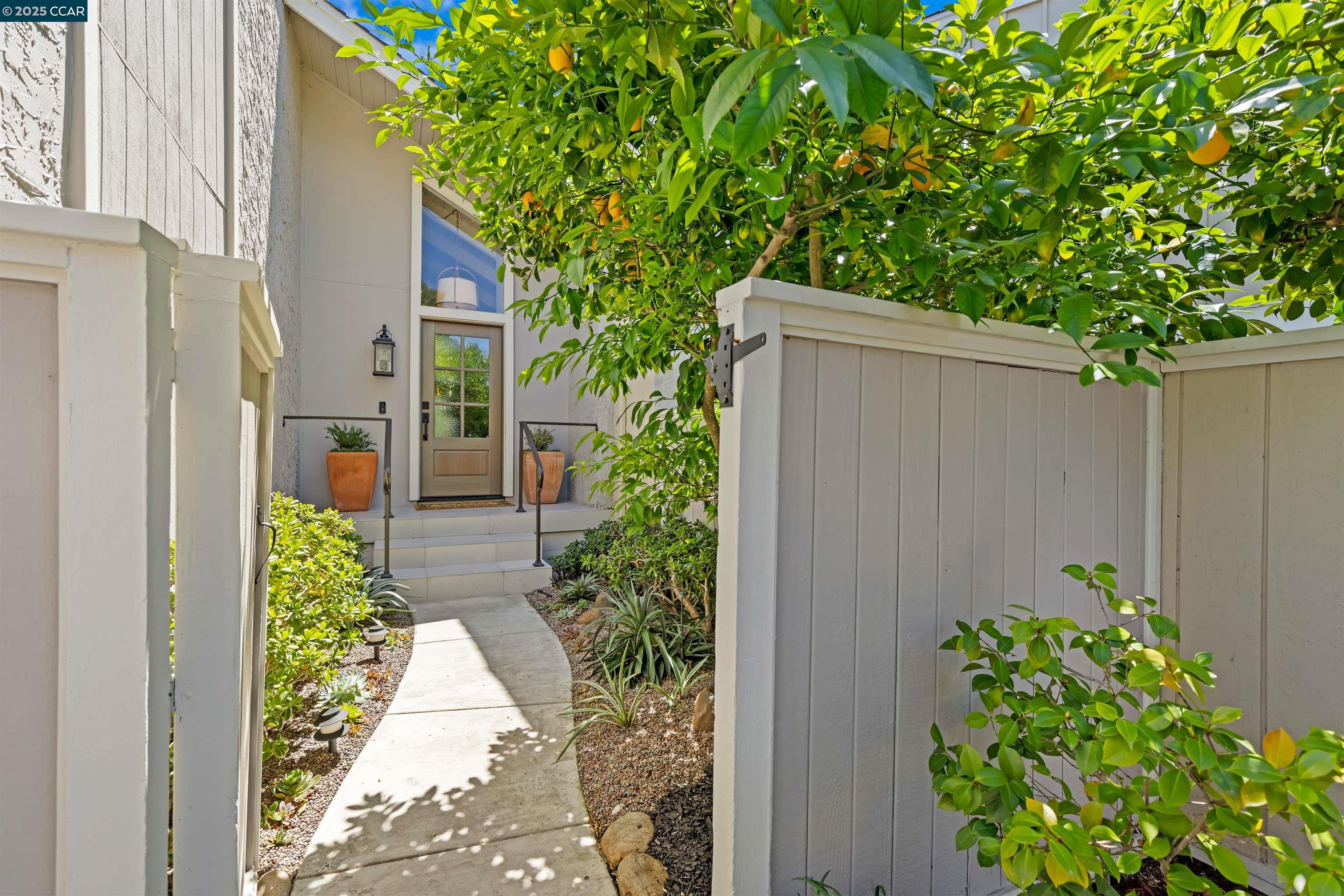 Detail Gallery Image 2 of 40 For 1513 Siskiyou Dr, Walnut Creek,  CA 94598 - 3 Beds | 2/1 Baths