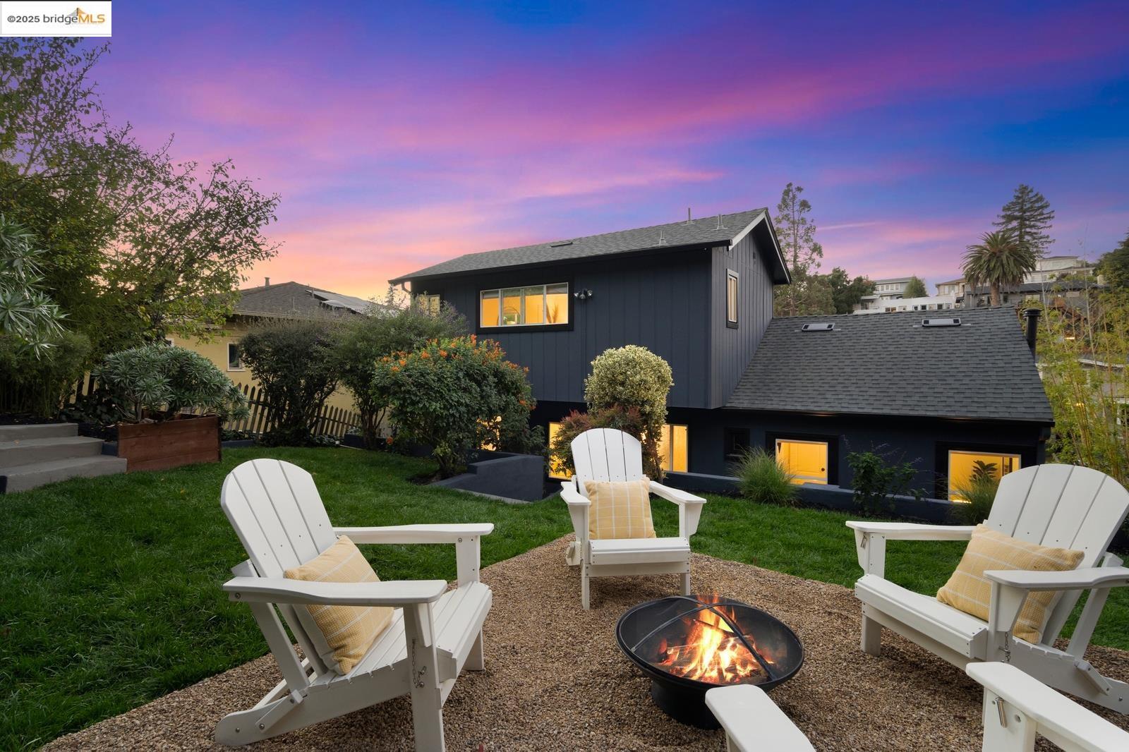 Detail Gallery Image 2 of 54 For 667 Mandana Blvd, Oakland,  CA 94610 - 3 Beds | 3 Baths