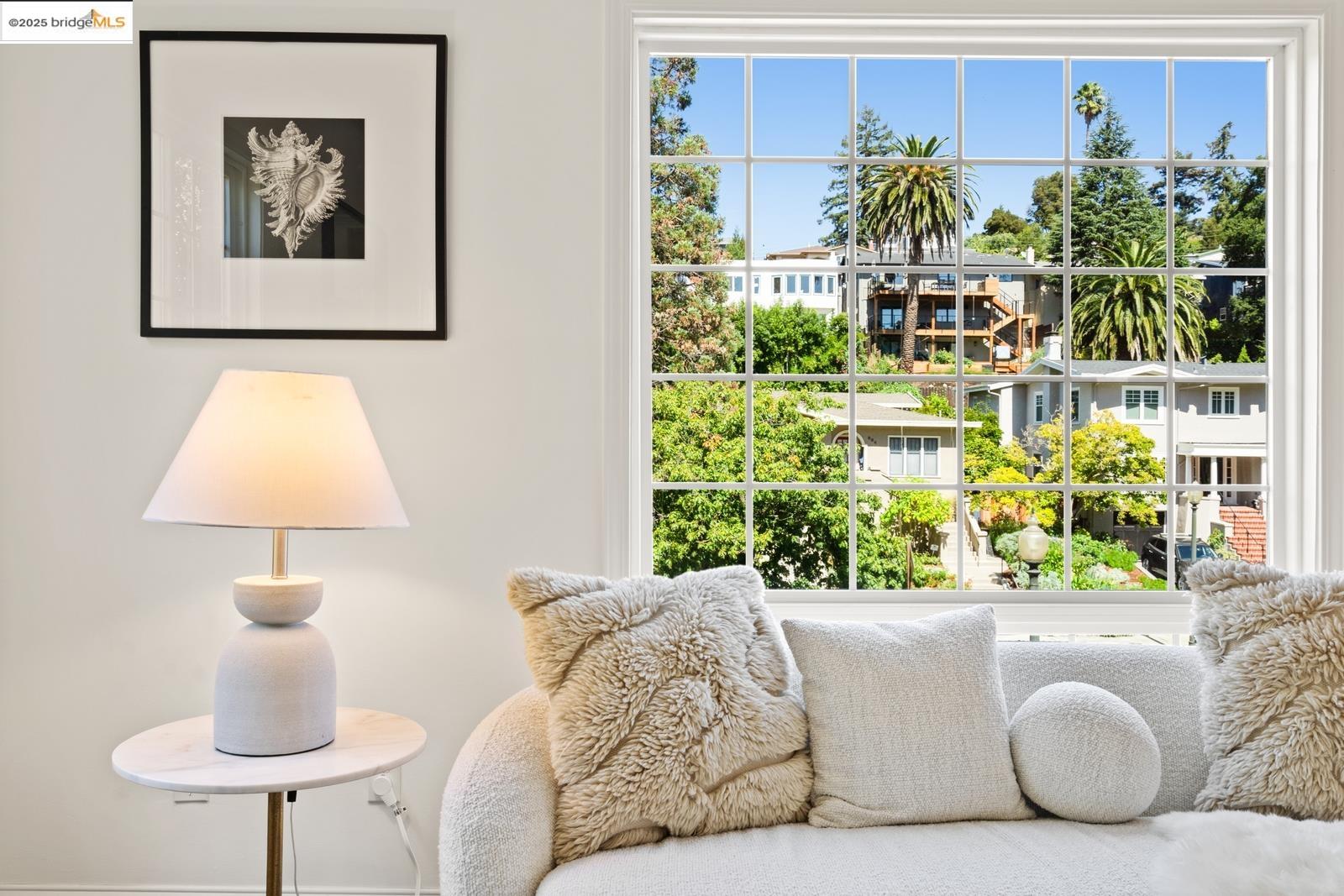 Detail Gallery Image 13 of 54 For 667 Mandana Blvd, Oakland,  CA 94610 - 3 Beds | 3 Baths