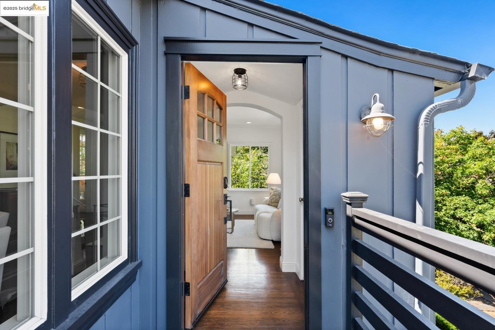 Detail Gallery Image 3 of 54 For 667 Mandana Blvd, Oakland,  CA 94610 - 3 Beds | 3 Baths