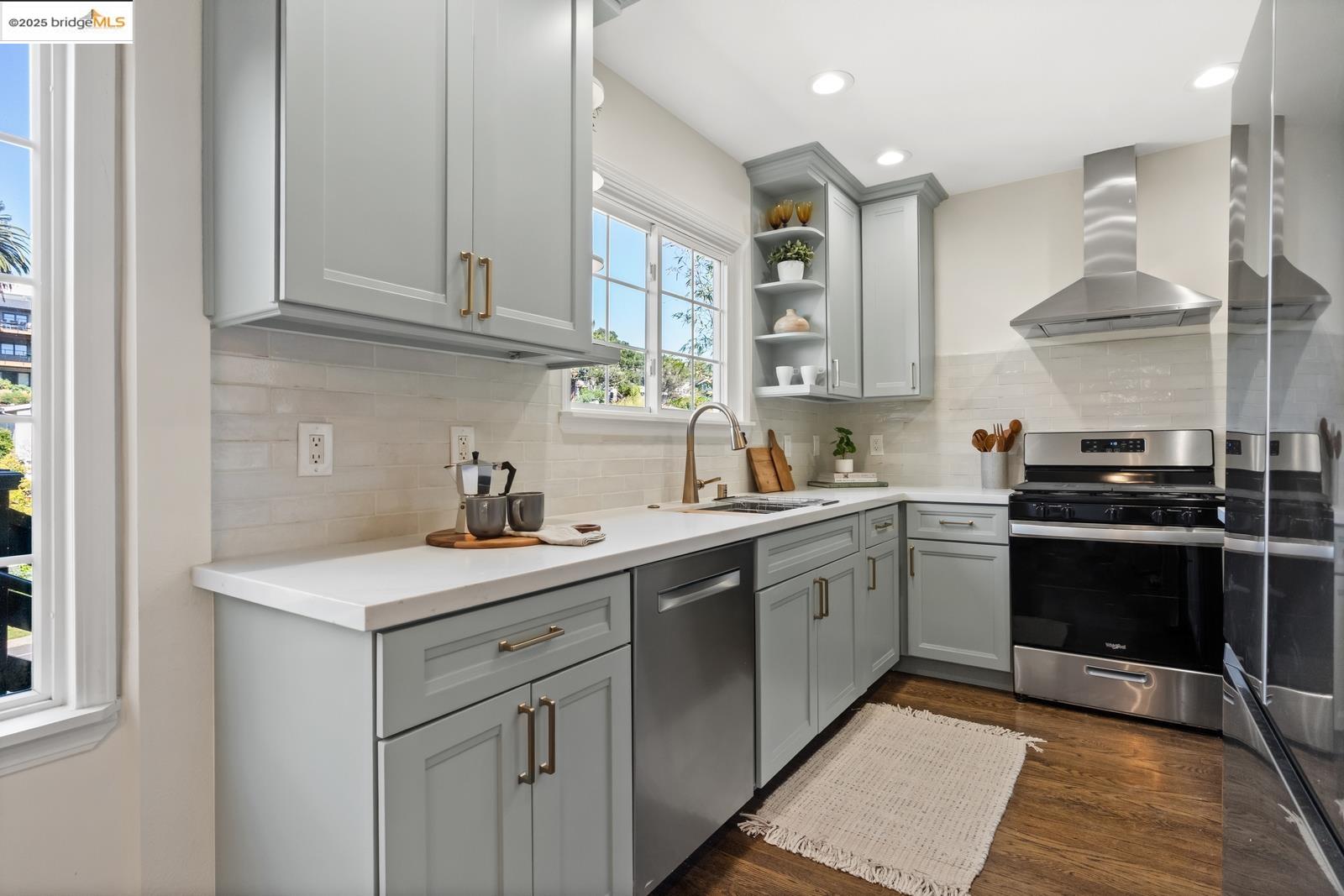 Detail Gallery Image 22 of 54 For 667 Mandana Blvd, Oakland,  CA 94610 - 3 Beds | 3 Baths