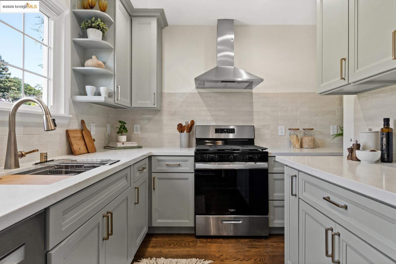 Detail Gallery Image 23 of 54 For 667 Mandana Blvd, Oakland,  CA 94610 - 3 Beds | 3 Baths