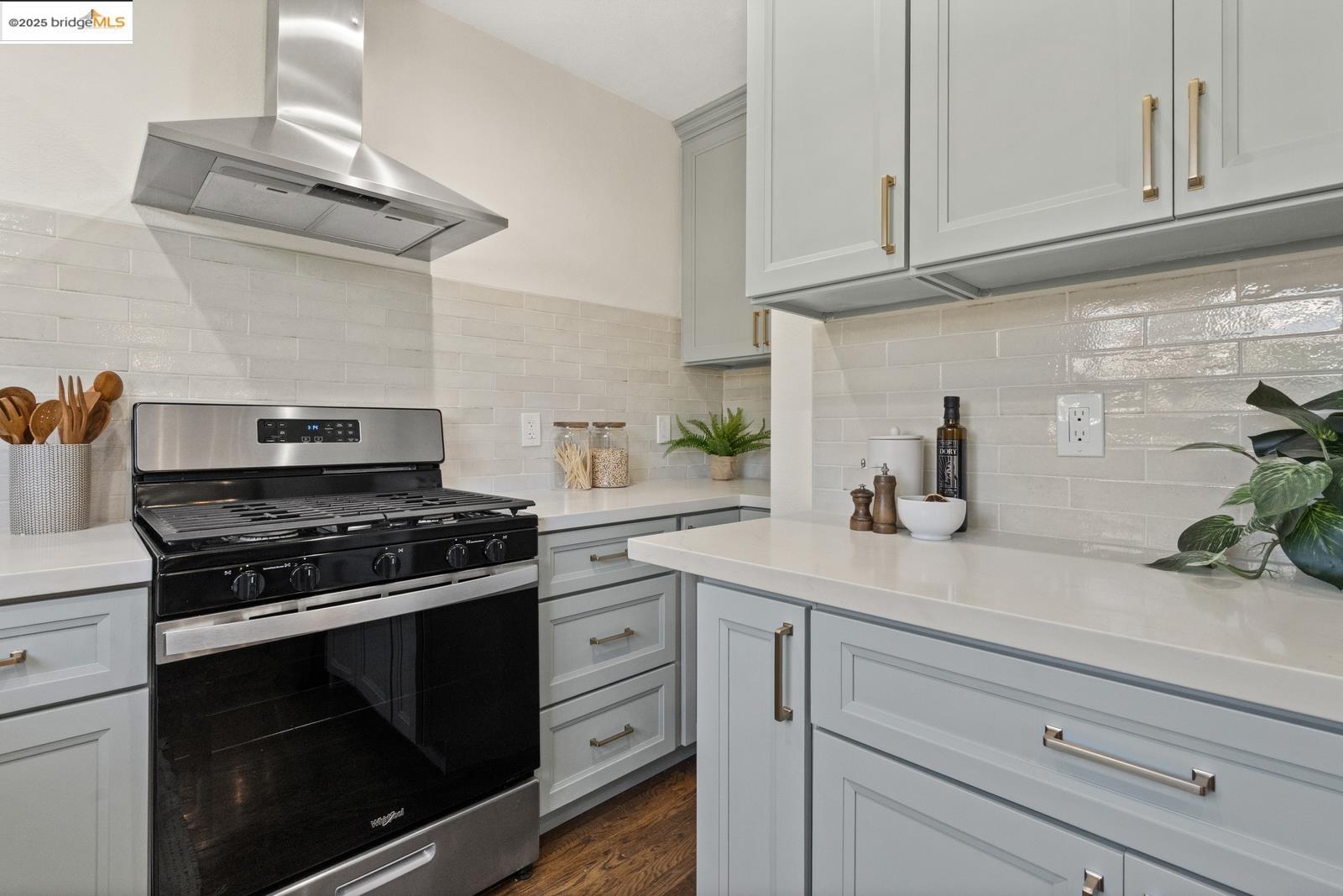 Detail Gallery Image 24 of 54 For 667 Mandana Blvd, Oakland,  CA 94610 - 3 Beds | 3 Baths