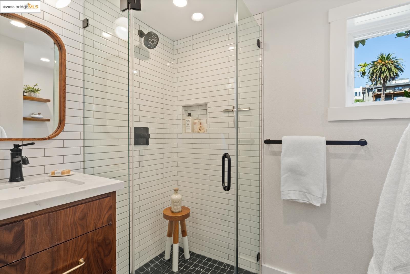 Detail Gallery Image 46 of 54 For 667 Mandana Blvd, Oakland,  CA 94610 - 3 Beds | 3 Baths