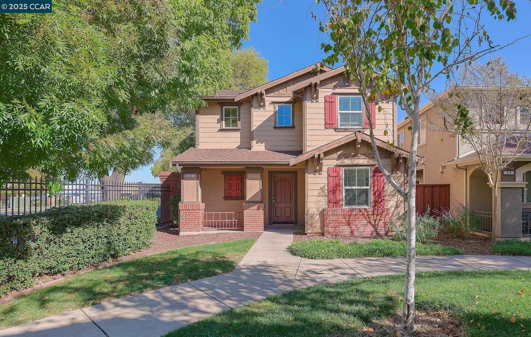 Detail Gallery Image 2 of 25 For 42 Mercury Ct, Pittsburg,  CA 94565 - 5 Beds | 2/1 Baths