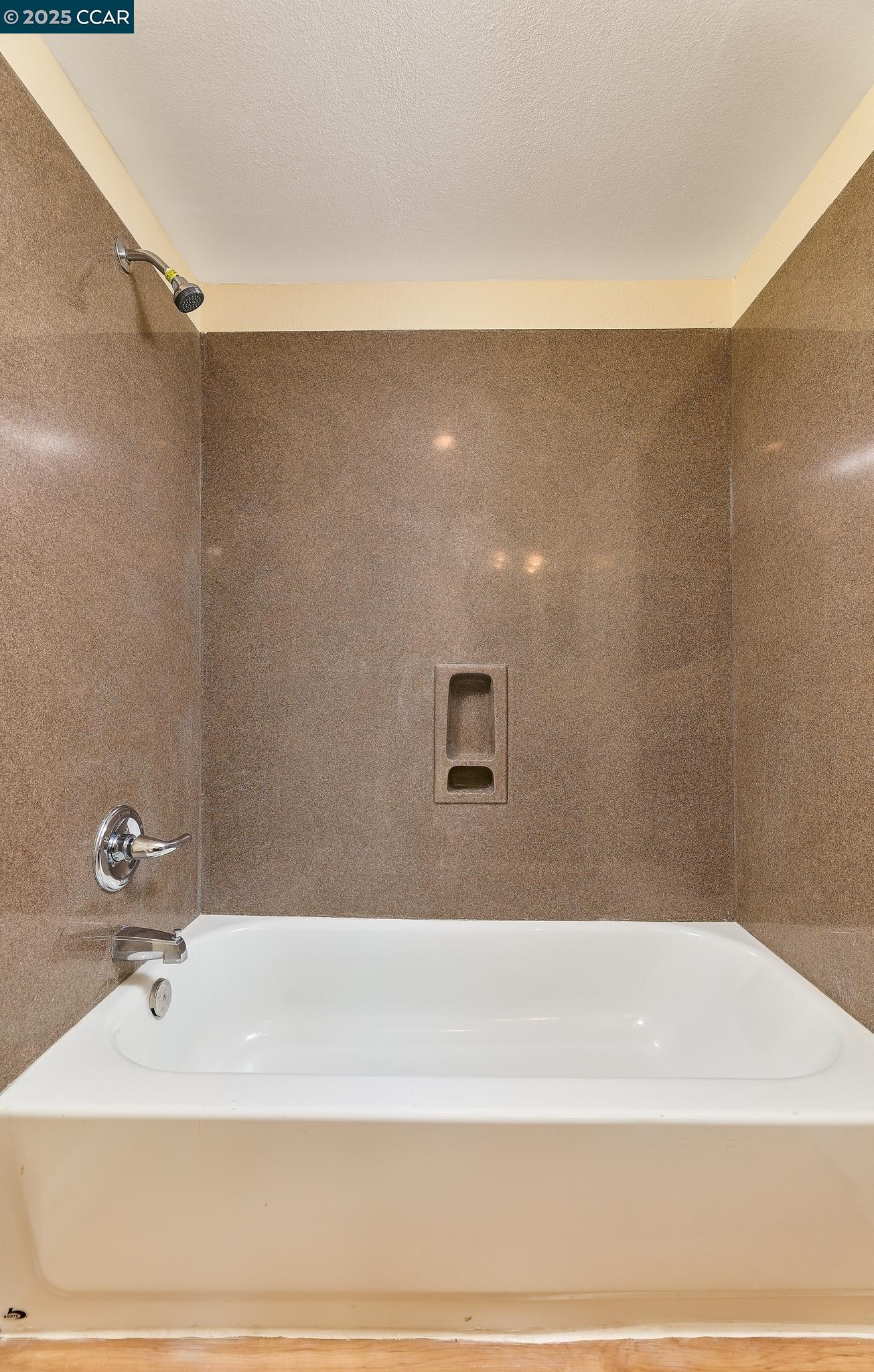 Detail Gallery Image 15 of 25 For 42 Mercury Ct, Pittsburg,  CA 94565 - 5 Beds | 2/1 Baths