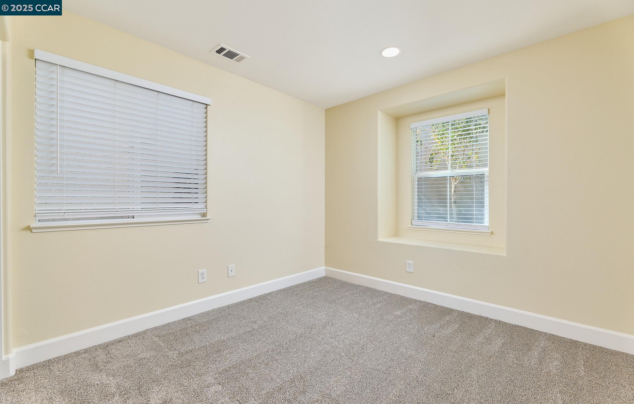 Detail Gallery Image 16 of 25 For 42 Mercury Ct, Pittsburg,  CA 94565 - 5 Beds | 2/1 Baths