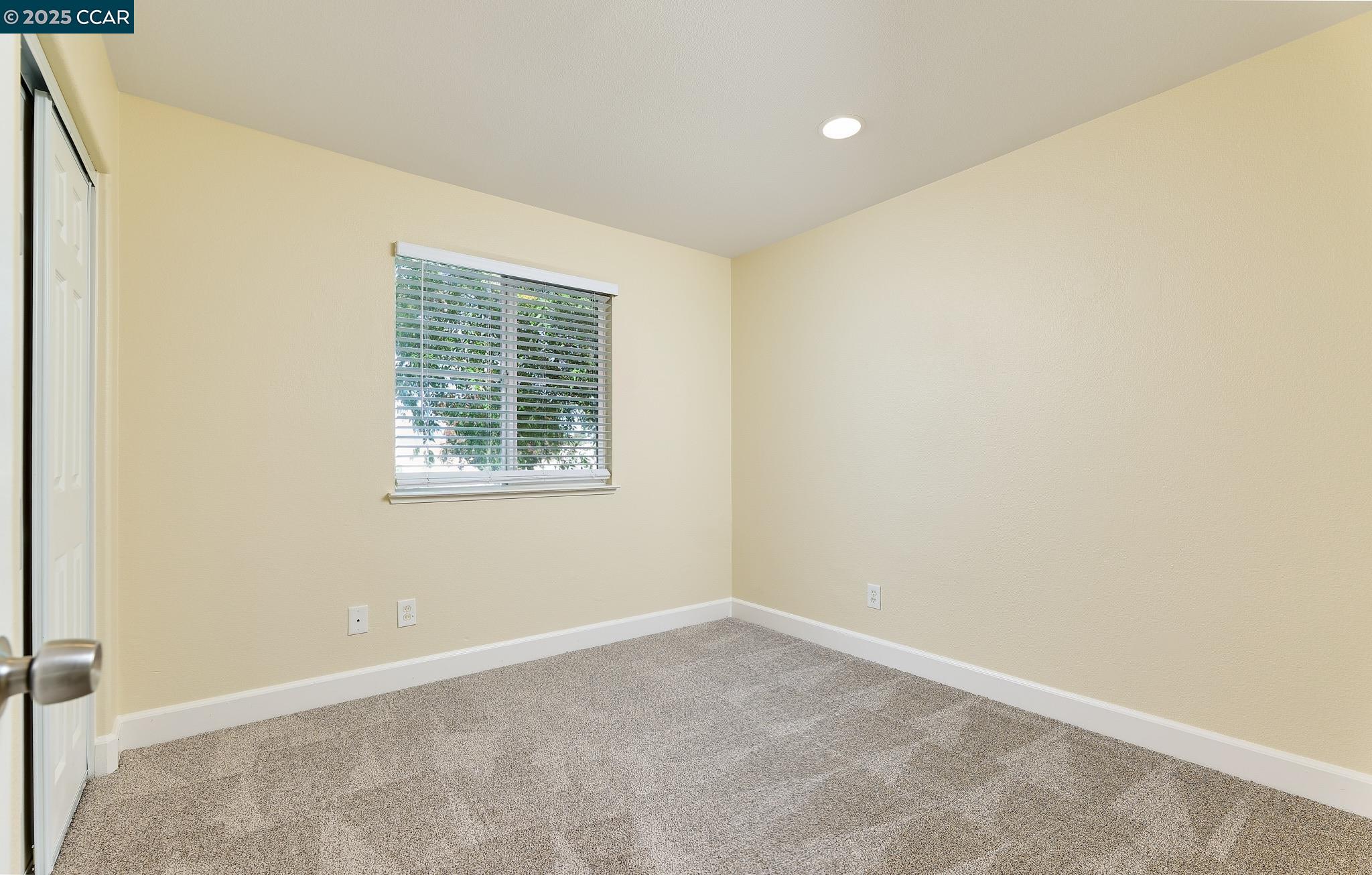 Detail Gallery Image 19 of 25 For 42 Mercury Ct, Pittsburg,  CA 94565 - 5 Beds | 2/1 Baths