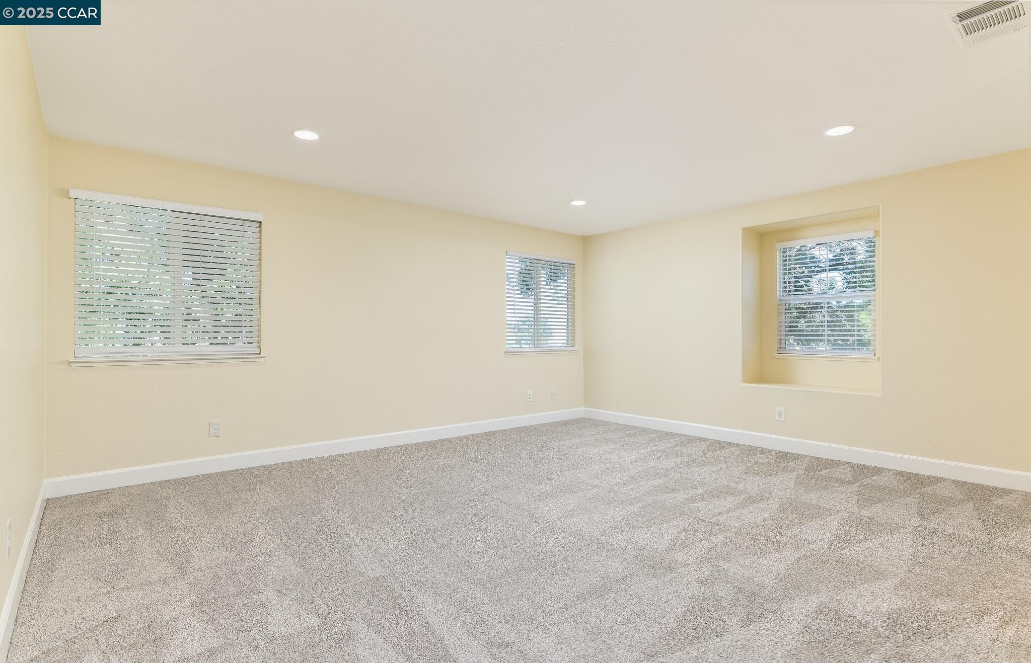 Detail Gallery Image 20 of 25 For 42 Mercury Ct, Pittsburg,  CA 94565 - 5 Beds | 2/1 Baths