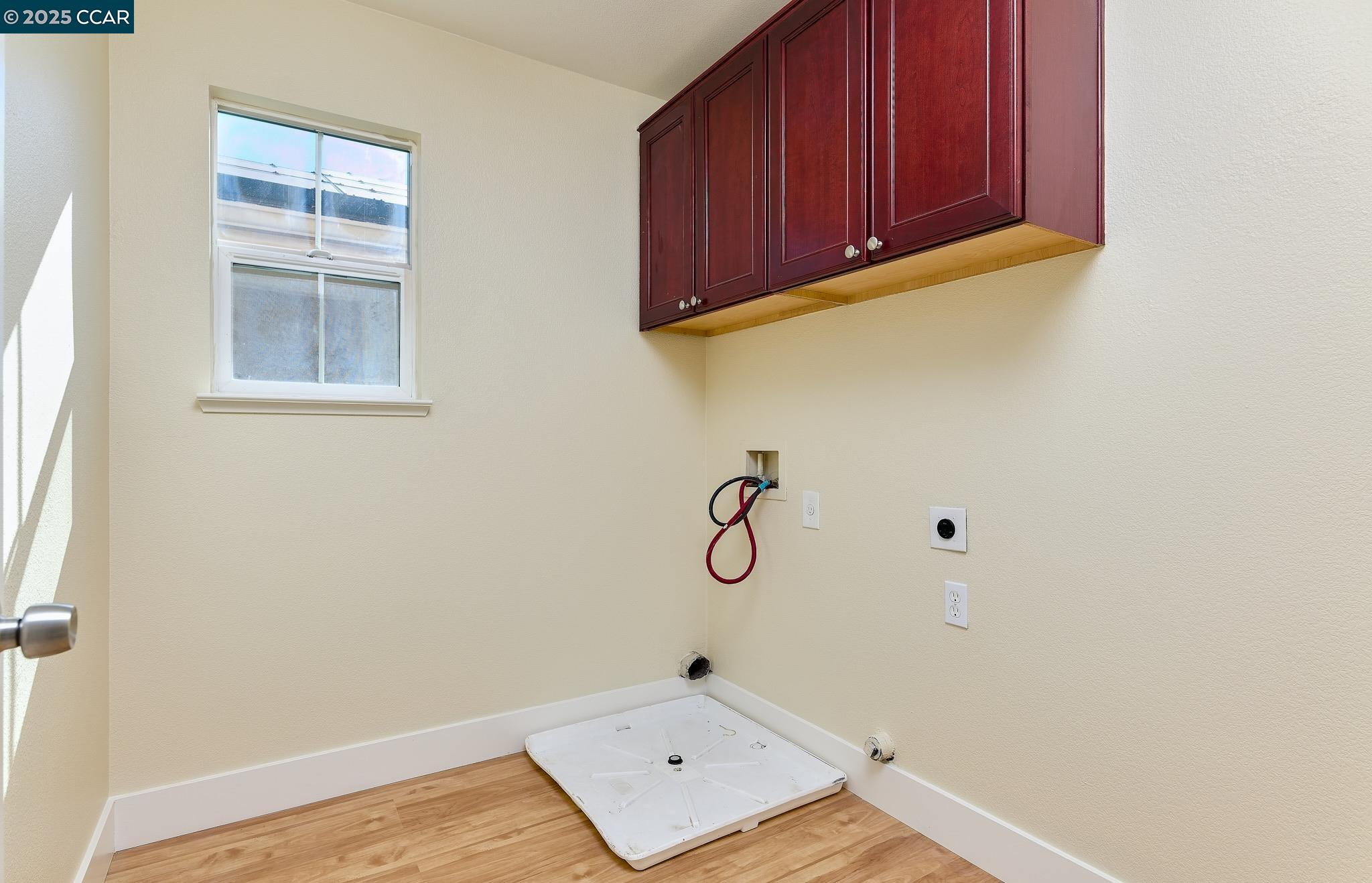 Detail Gallery Image 22 of 25 For 42 Mercury Ct, Pittsburg,  CA 94565 - 5 Beds | 2/1 Baths