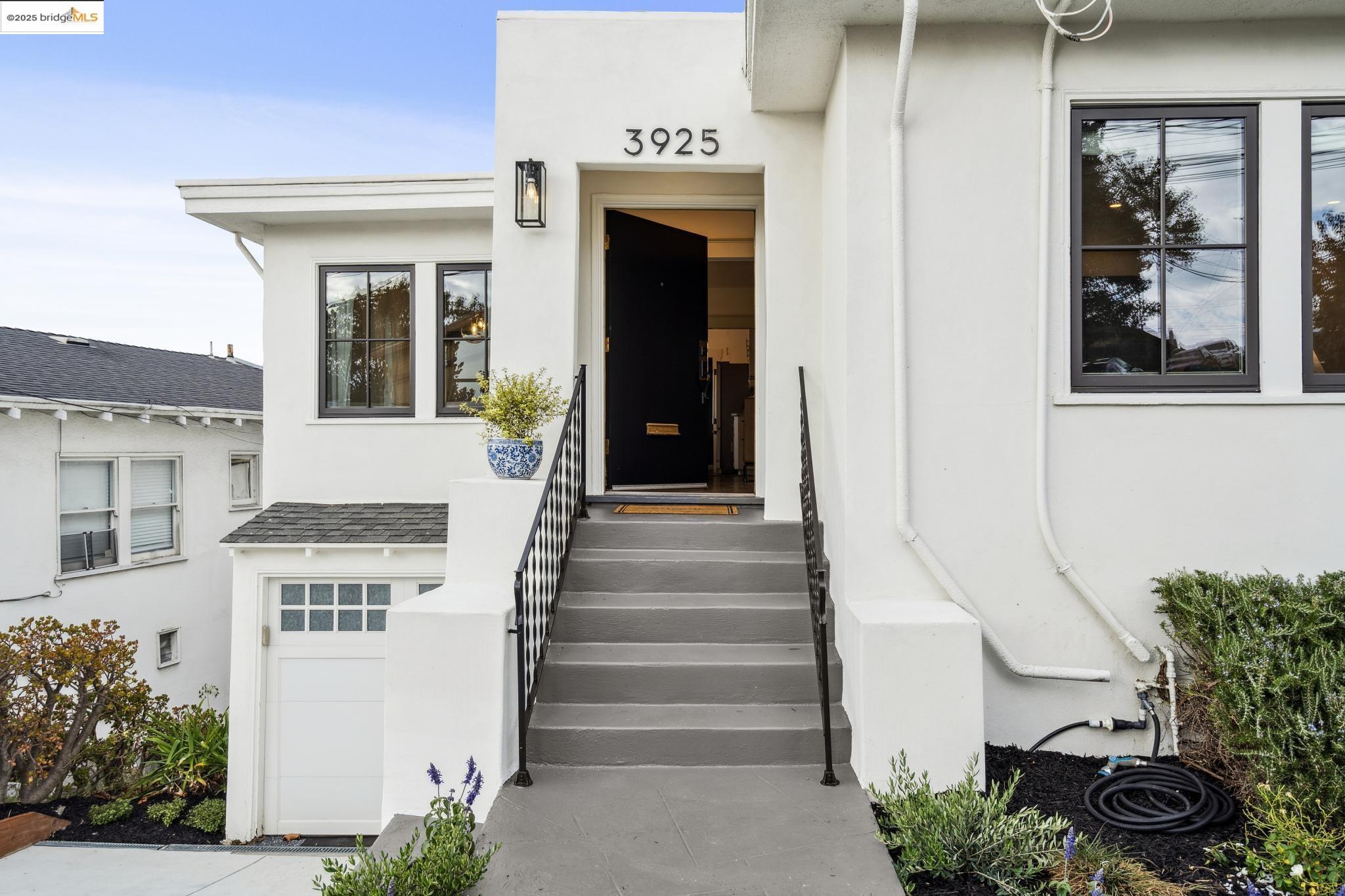 Detail Gallery Image 3 of 44 For 3925 Balfour Avenue, Oakland,  CA 94610 - 3 Beds | 2 Baths
