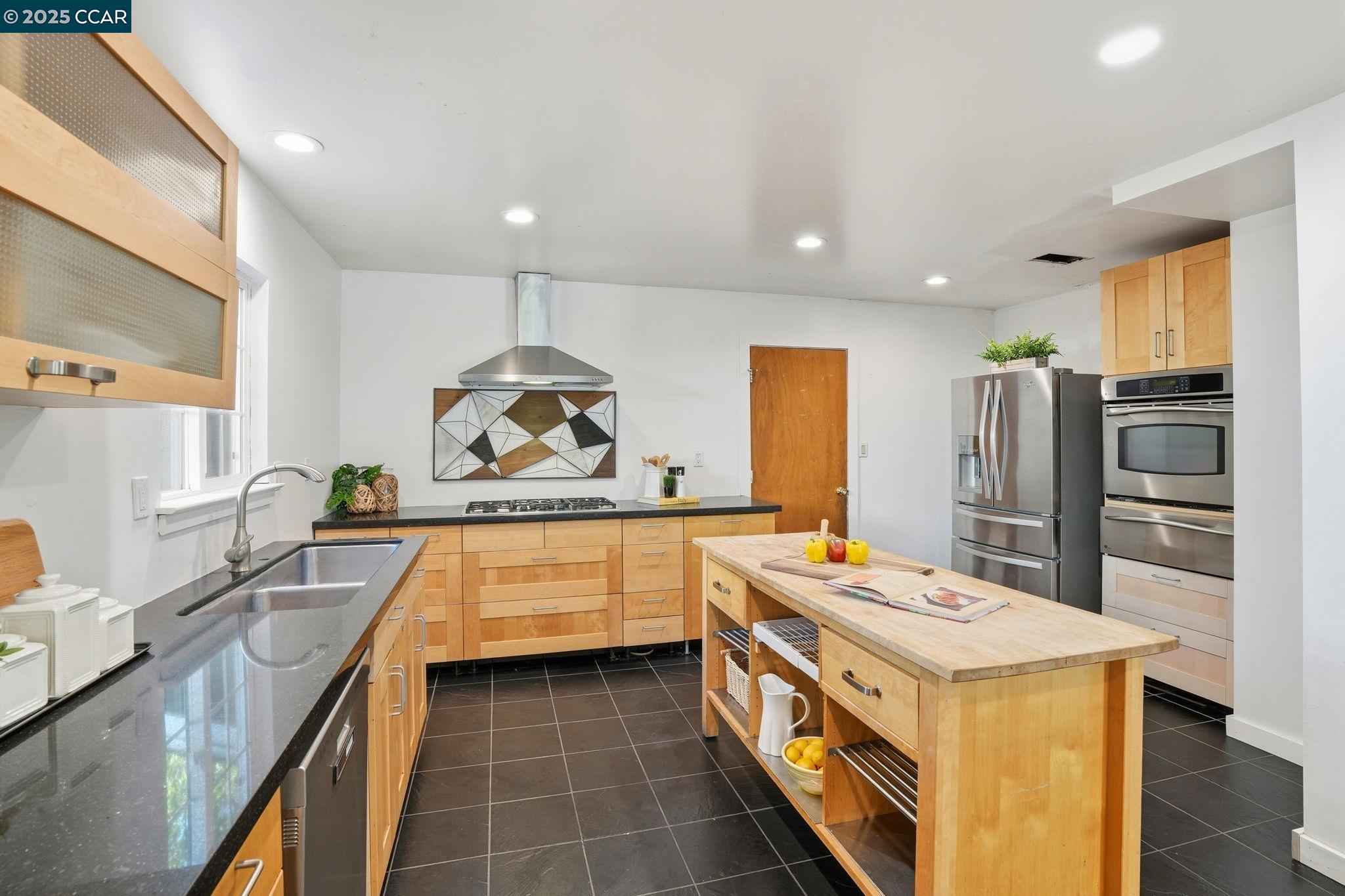 Detail Gallery Image 16 of 42 For 1288 Kentucky Dr, Concord,  CA 94521 - 3 Beds | 2 Baths