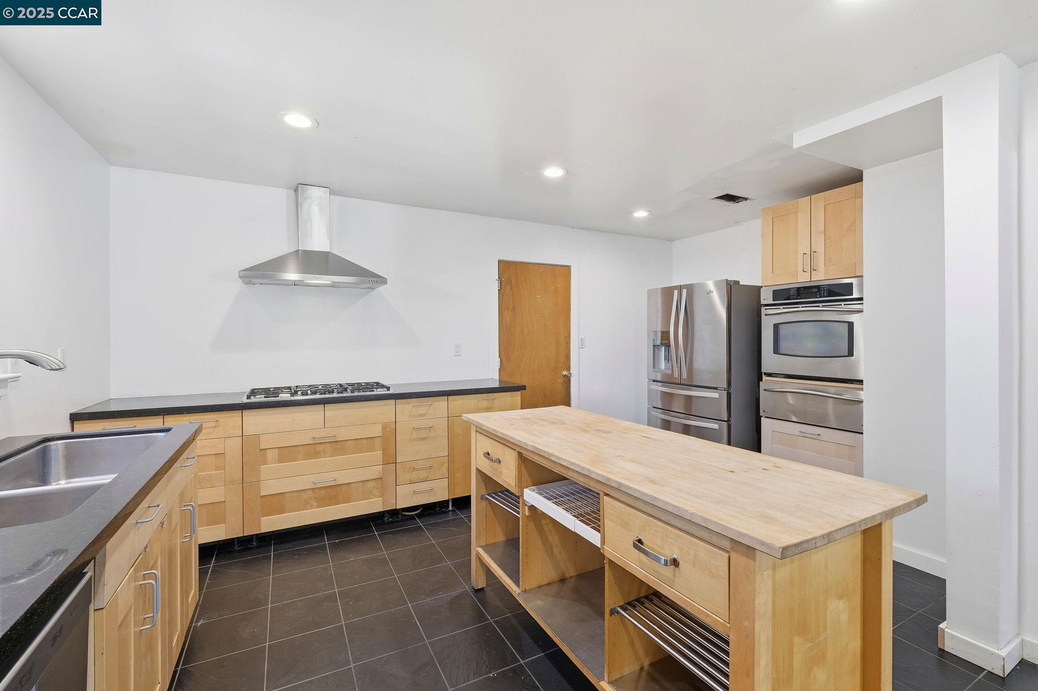 Detail Gallery Image 16 of 36 For 1288 Kentucky Dr, Concord,  CA 94521 - 3 Beds | 2 Baths