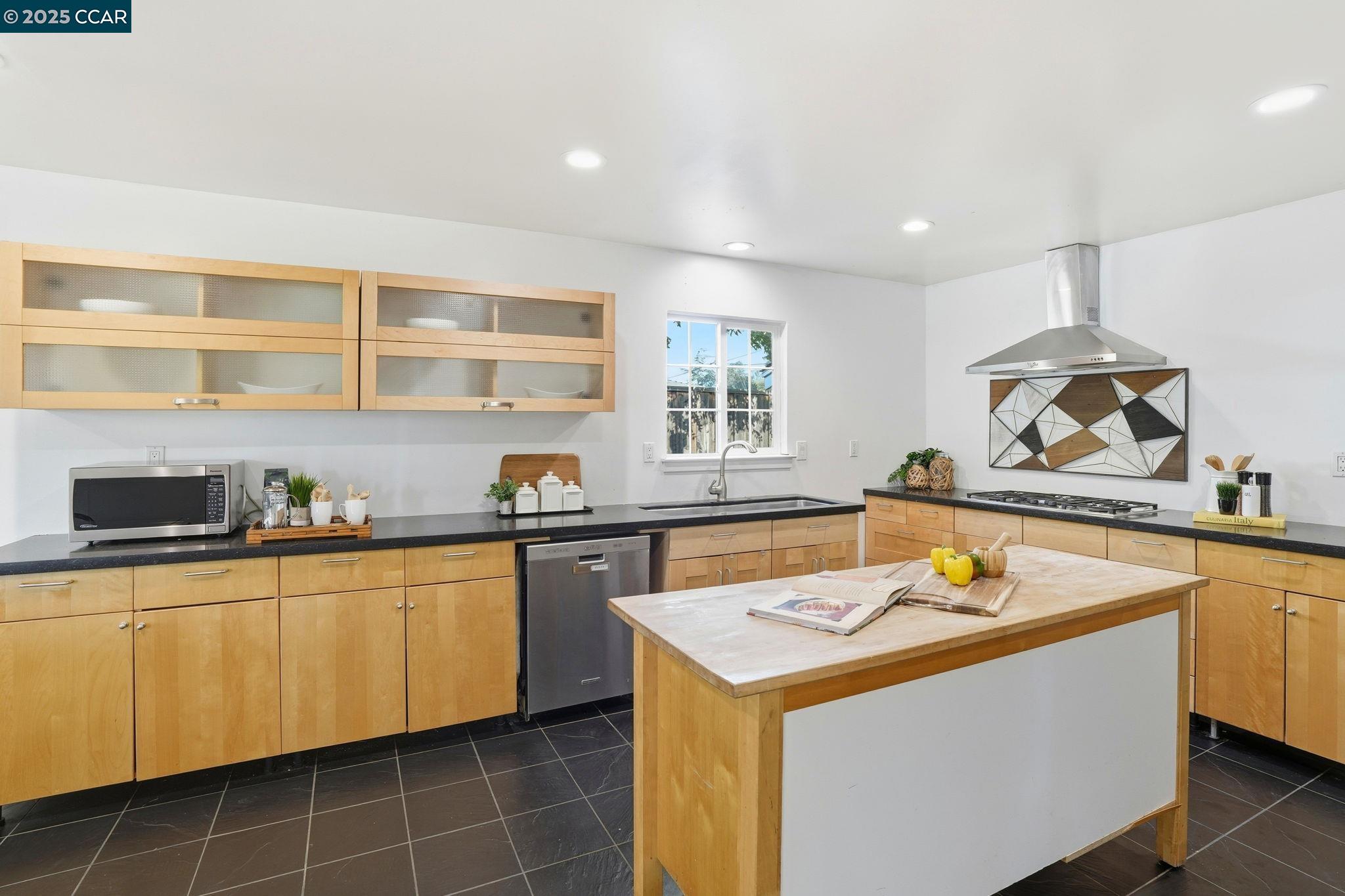 Detail Gallery Image 18 of 42 For 1288 Kentucky Dr, Concord,  CA 94521 - 3 Beds | 2 Baths