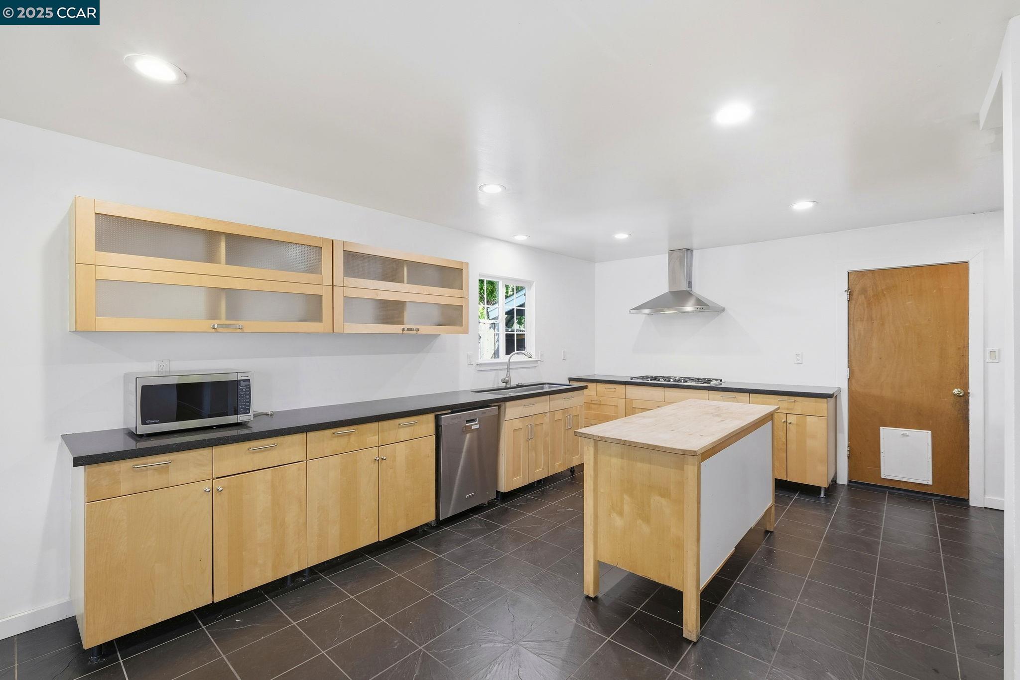 Detail Gallery Image 20 of 36 For 1288 Kentucky Dr, Concord,  CA 94521 - 3 Beds | 2 Baths